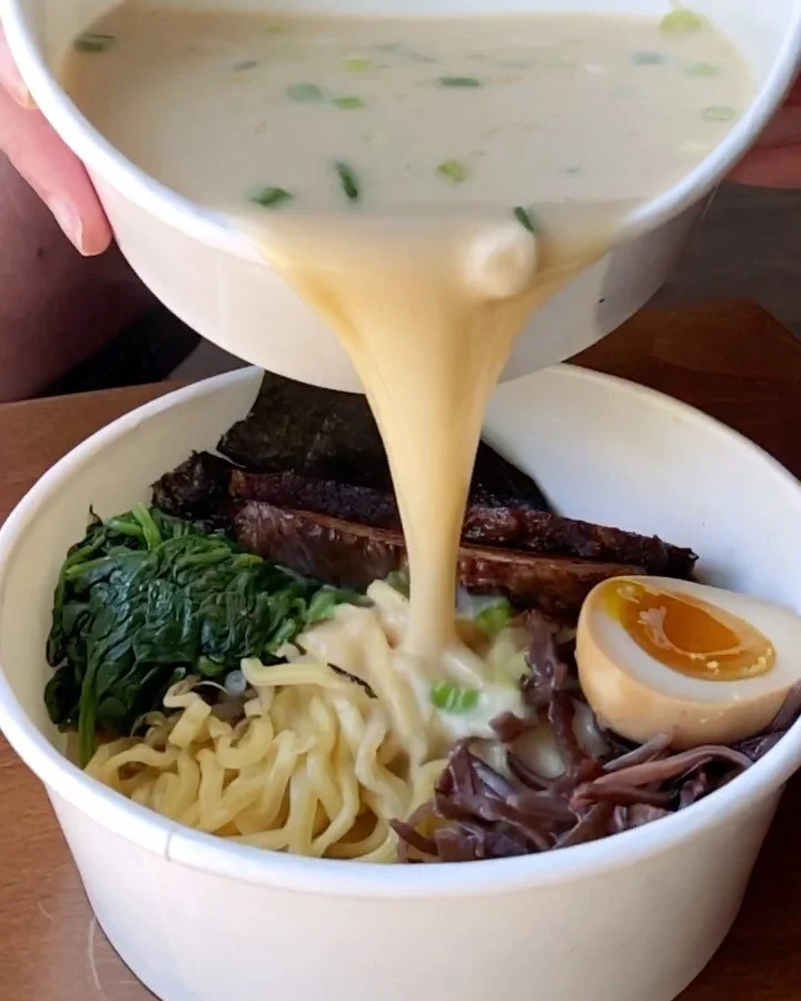 Good food means good mood, so have a try at our delicious Tonkotsu Ramen for dinner! 🍜😋 Check out the LINK in our Bio to place your order for Takeout or Delivery and find more info‼️#hironoricraftramen 
🎥 @iamjasian