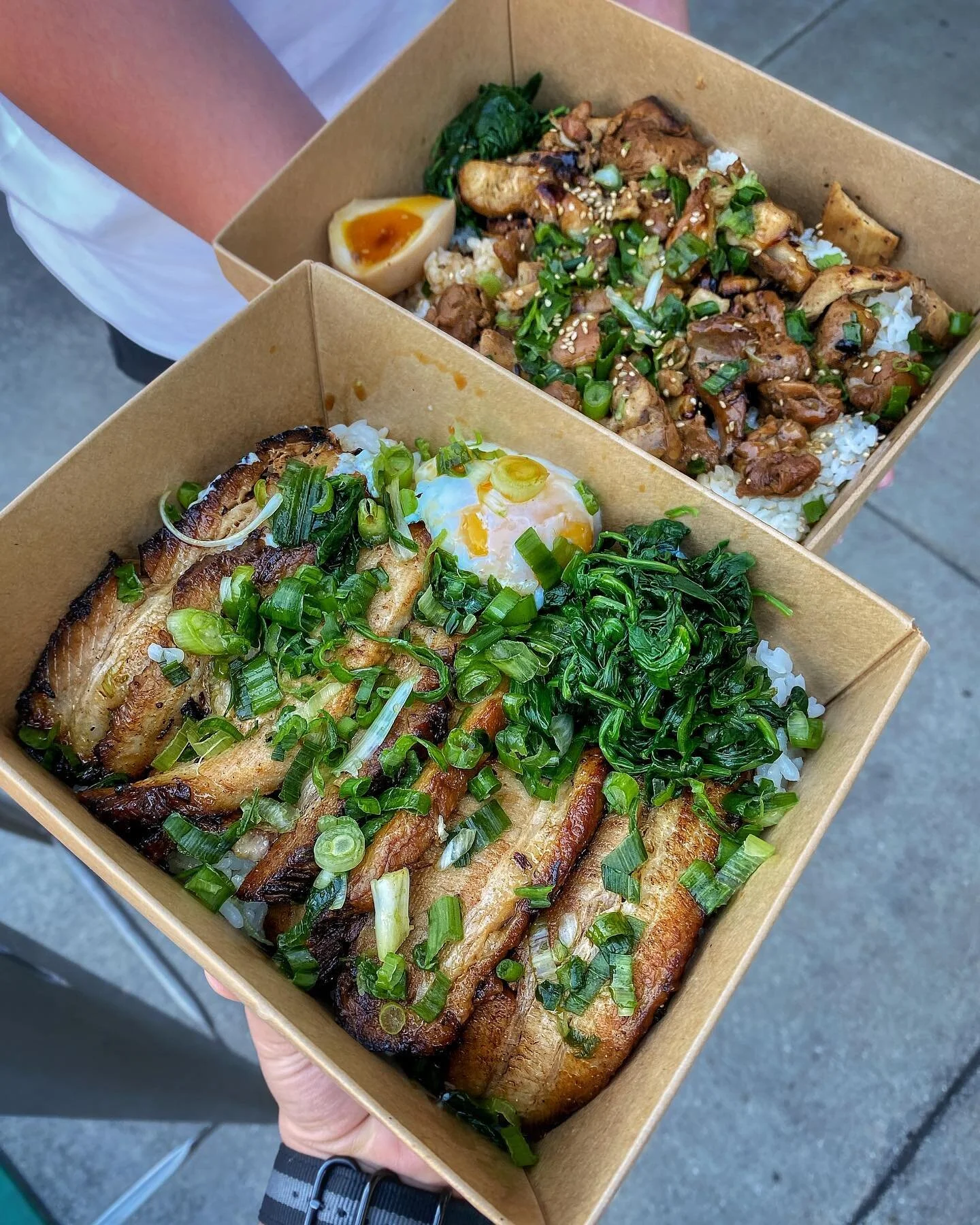 Grab one of our delicious Rice Bowls made with Pork Chashu or Chicken and Order Online through the link in our bio! 🍚😋 Our Irvine location is also open for Outside Dining, so come on by. 🙌 #hironoriramen