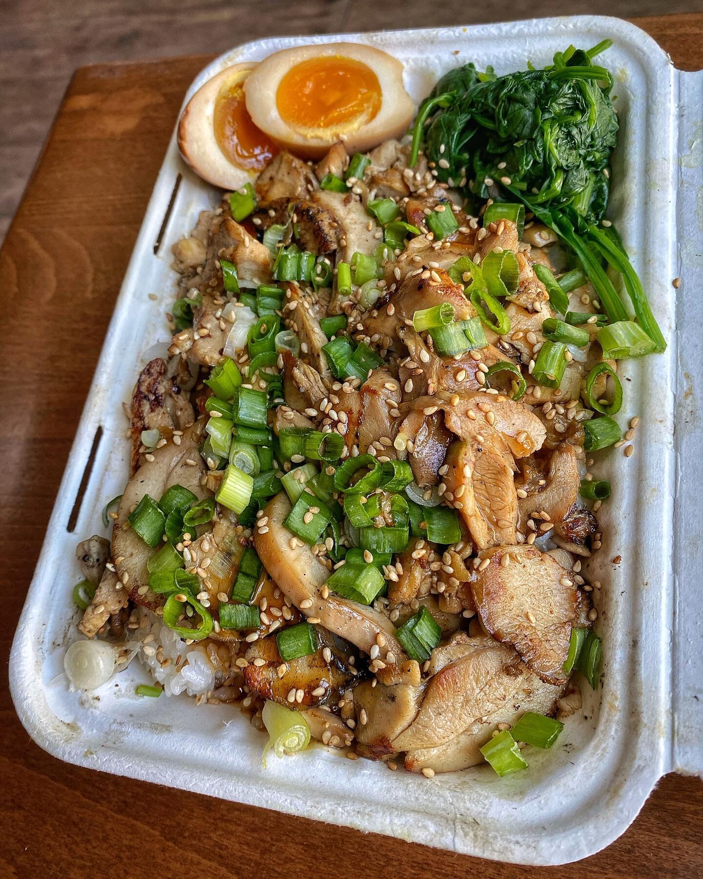 Depending on your appetite you can have our Chicken Bowl in either a Large or Small! 🍚😋 Head online and use the LINK in our bio or find us on @ChowNow, @Postmates, @UberEats, @GrubHub or @DoorDash to place your order for  takeout or delivery today!