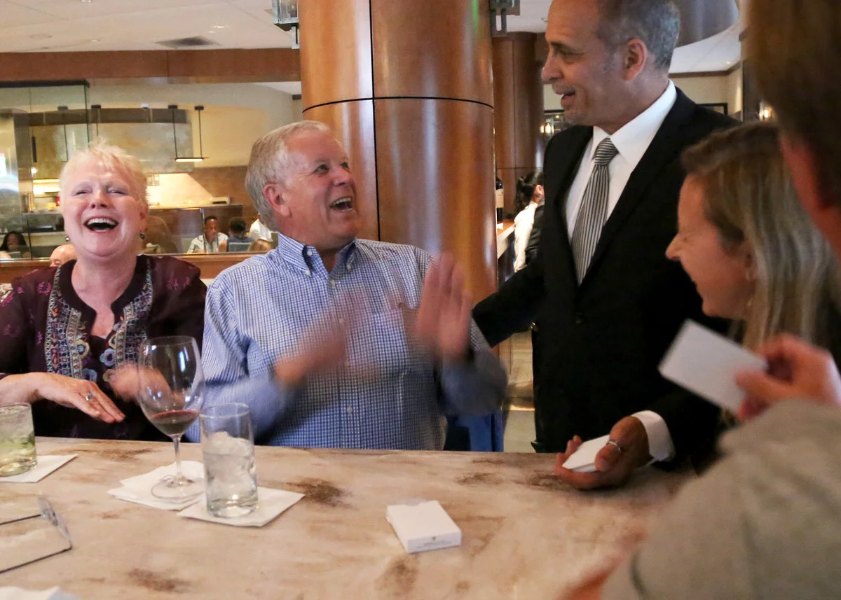 newport_beach_magic_theater_dining.jpg