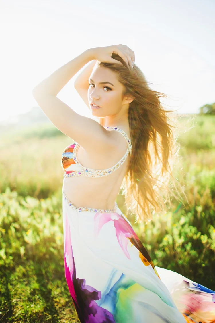 Stephanie - Artsy Senior Portraits on the Beach