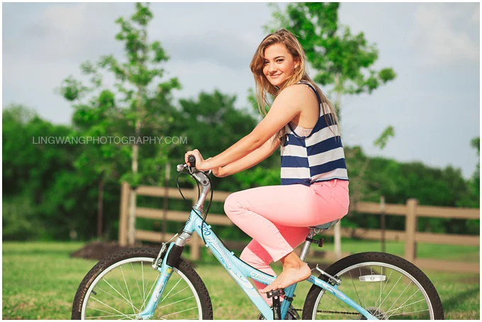 Tayler - Nature Outdoor Senior Portraits in Friendswood Tx