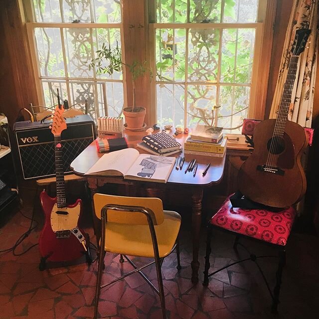 Melissa Dunn is surrounding herself with the things that feed her soul and mind.  Sketchbooks, music and books.  #flickerathome#sketchbooks#drawing#studio #quarentine #art#music @lemissadunn
