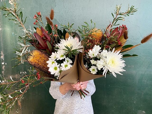 Monday!

Today&rsquo;s bouquet is a little on the wild side and we&rsquo;re lovin&rsquo; it! 🤪

Featuring leucadendron, birthday candle banksia, disbud, daisy, budwax, bunny tail &amp; magnolia little gem!

To send a bunch of happiness, pop over to 