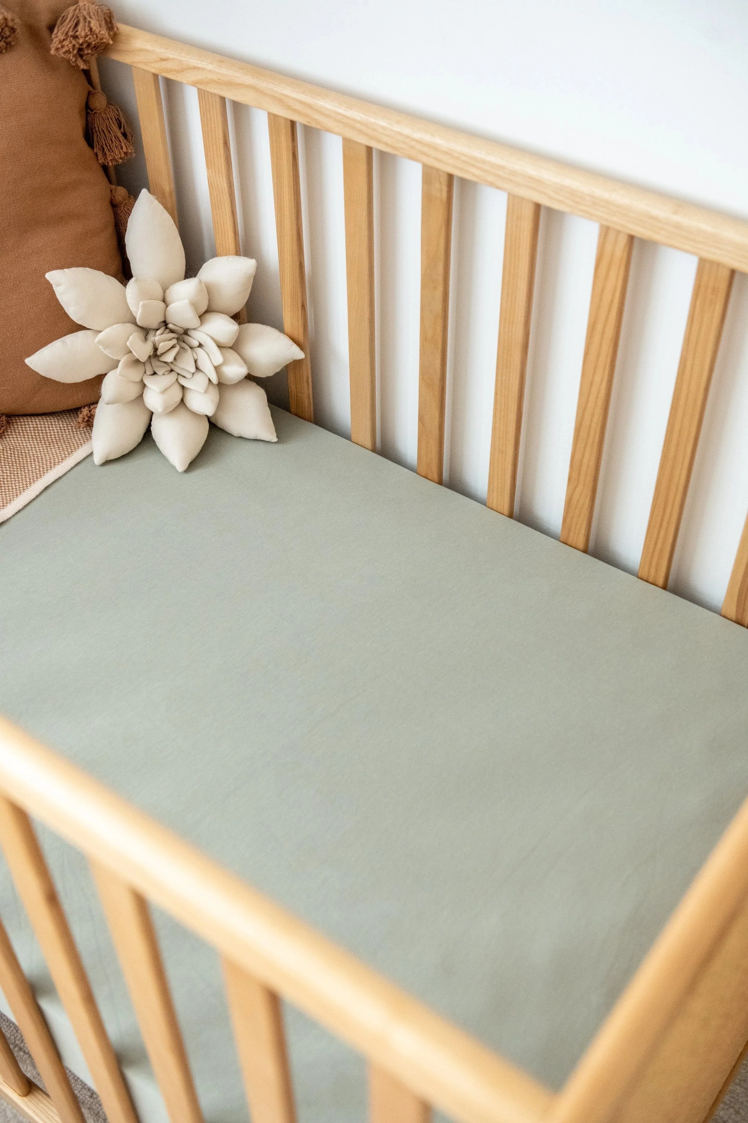 kiin-baby-organic-cot-sheet-hello-blossom-bouquets