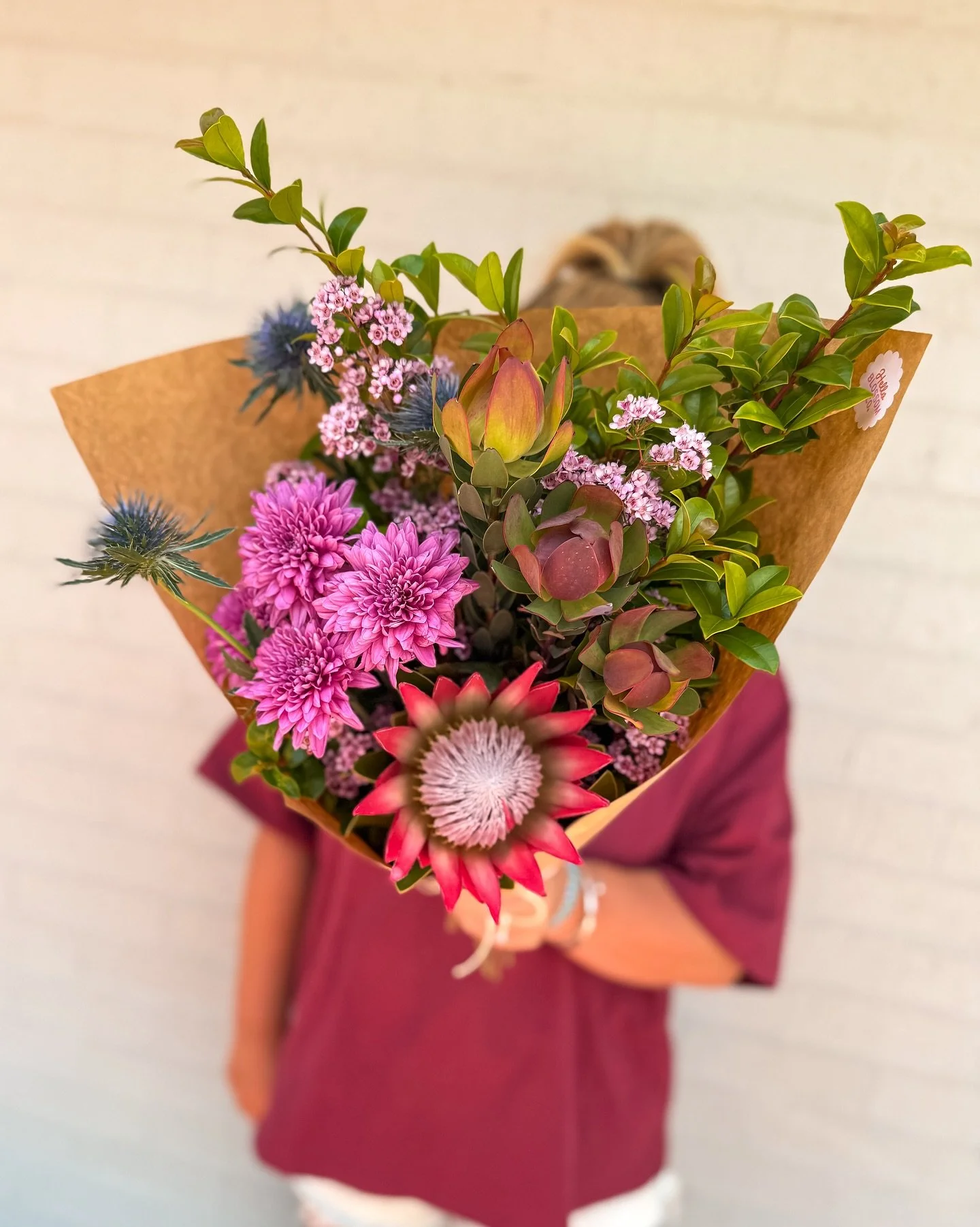 T H U R S D A Y. 

Today&rsquo;s girl is serving pink pop, native texture, and &ldquo;I&rsquo;ve got my sh*t together&hellip; kinda&rdquo; energy.
Bright, bold, and absolutely not here to blend in. 💖✨

She&rsquo;s showing off:
🌸 Chrysanthemums (the