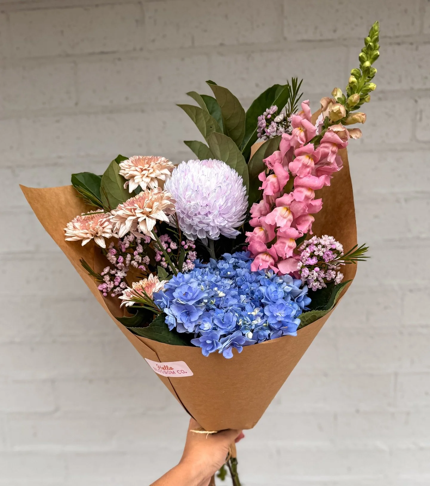 M O N D A Y

Starting the week the only way we know how&hellip; with a whole lotta colour, calm, and big bouquet energy ✨

Today&rsquo;s bunch is serving soft garden glam &mdash; dreamy pastels, pops of pretty pink, and that gorgeous hydrangea moment