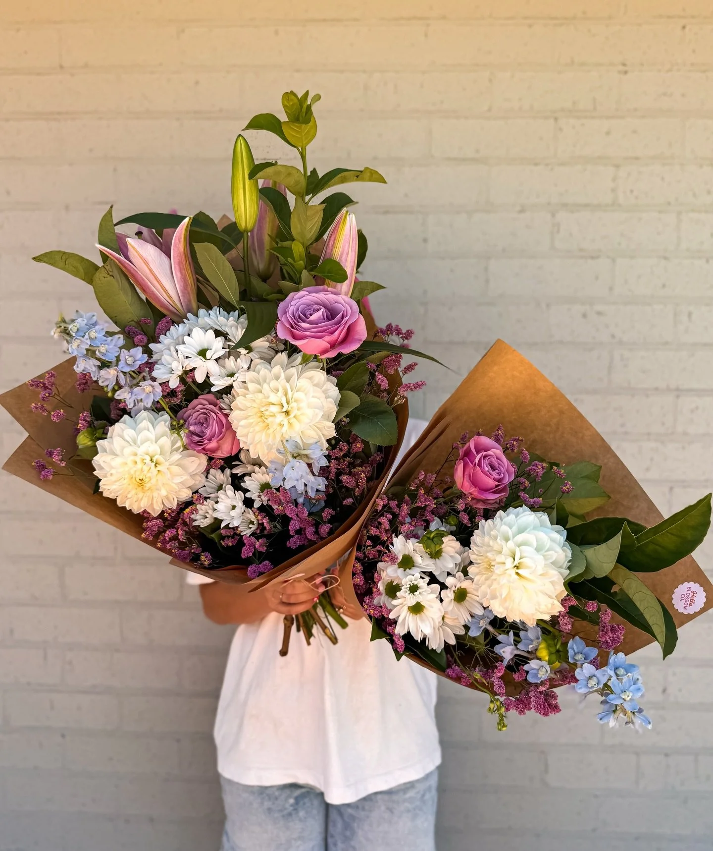 T U E S D A Y

Listen&hellip; I would love to give you a poetic rundown about colours, textures, and &ldquo;she&rsquo;s serving ✨vibes✨,&rdquo; but honestly?
I&rsquo;m running on redbull, my kids have gone feral and these flowers are doing a better j