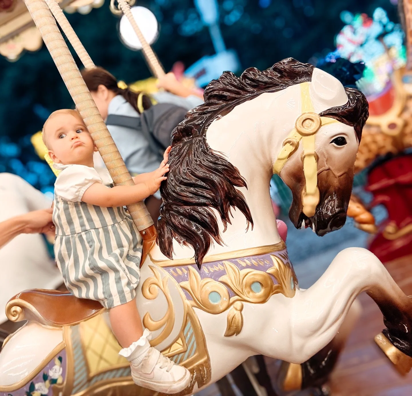 S I L L Y.  S E A S O N. 

🎄 Single digit countdown to Christmas and I&rsquo;ve officially entered bad mum mode. 🎄

We tried to do the Hunter Valley Christmas Lights with four kids.
Bold. Delusional. A personal attack, really. Severely, and I mean 