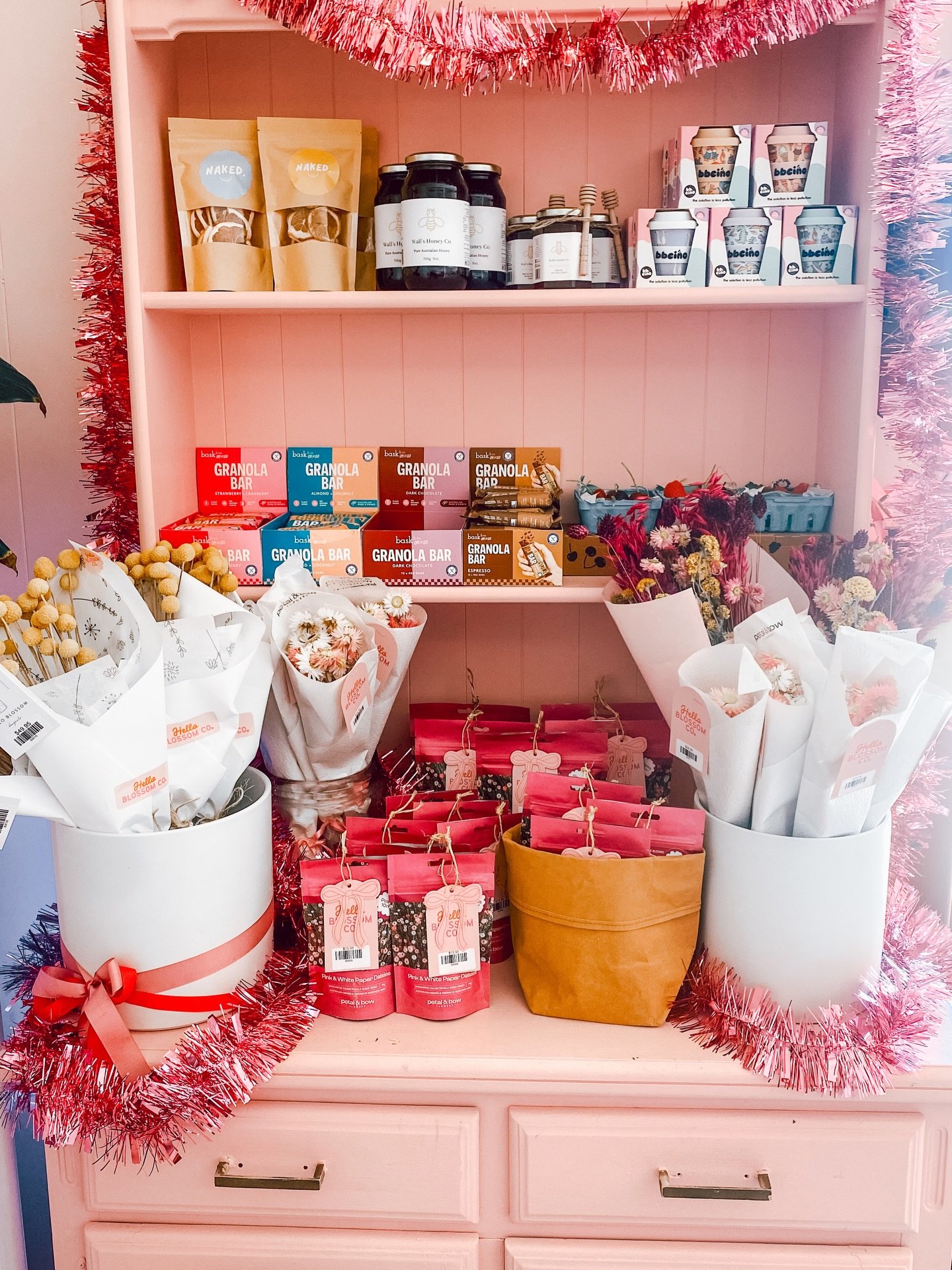 S W E E T.  P E T I T E S. 

Our Petal &amp; Bow paper daisy seeds have officially been restocked at Sweet Petites ✨
The perfect little teacher gift to say thank you for helping my little person grow 🥹🌱
Small, thoughtful, meaningful &mdash; and tic