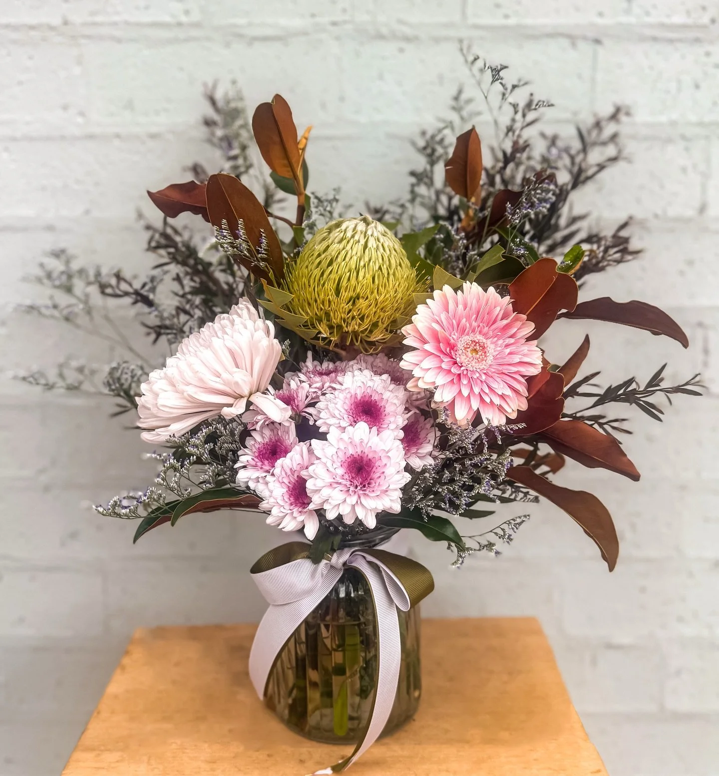 F R I D A Y 

Front and centre we&rsquo;ve got that bold, golden banksia doing the absolute most (in the best way). Paired with dreamy blush gerberas, sweet pink disbuds and that moody foliage bringing all the depth and texture. She&rsquo;s soft meet