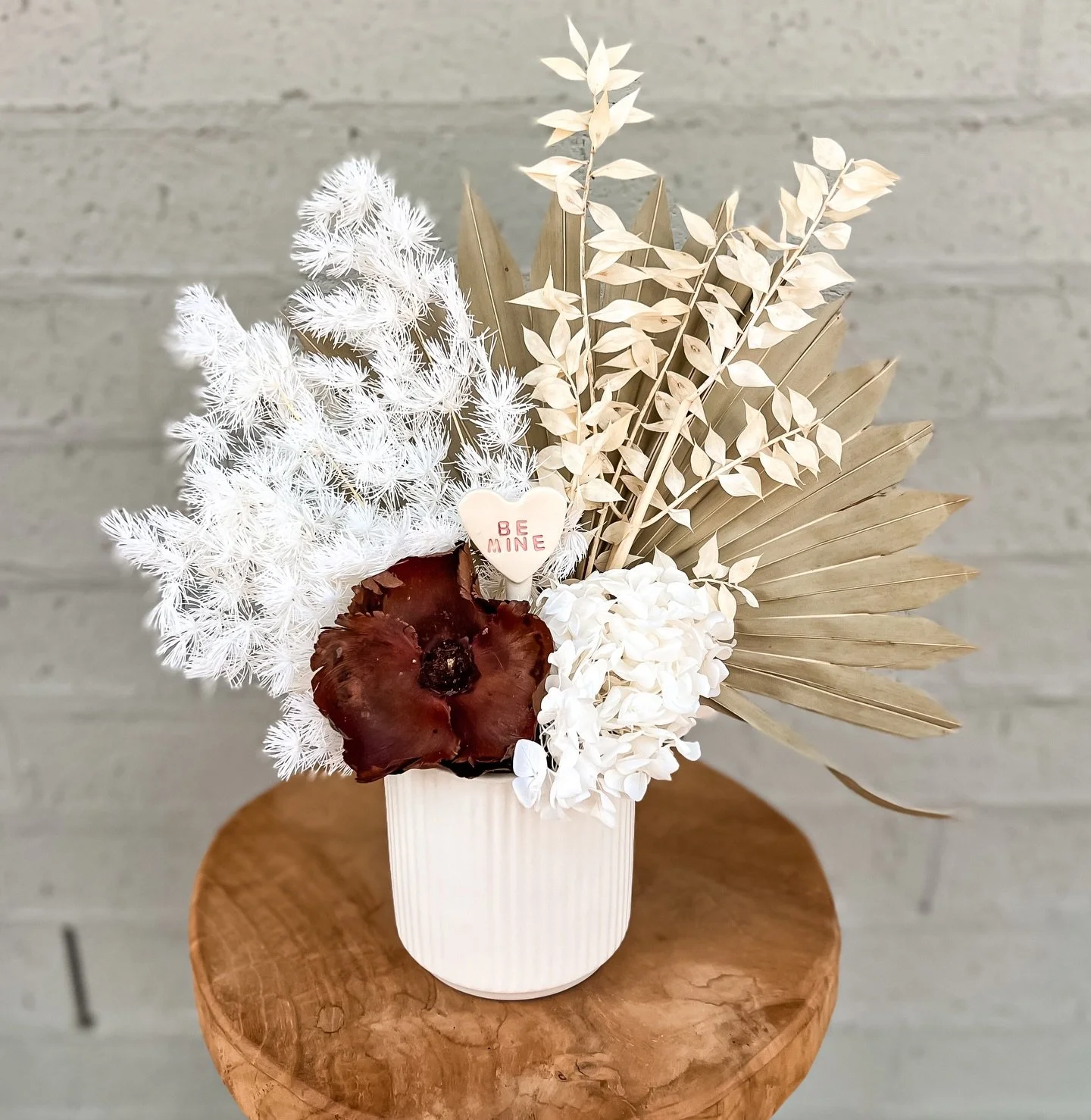 E V E R L A S T I N G 

Not everything has to be fresh to be fabulous 🤍

Our dried arrangements are here for the long haul &mdash; zero watering, zero wilting, all the texture and tone.

This beauty is giving:
🤍 Soft neutrals
🤎 Earthy statement bl