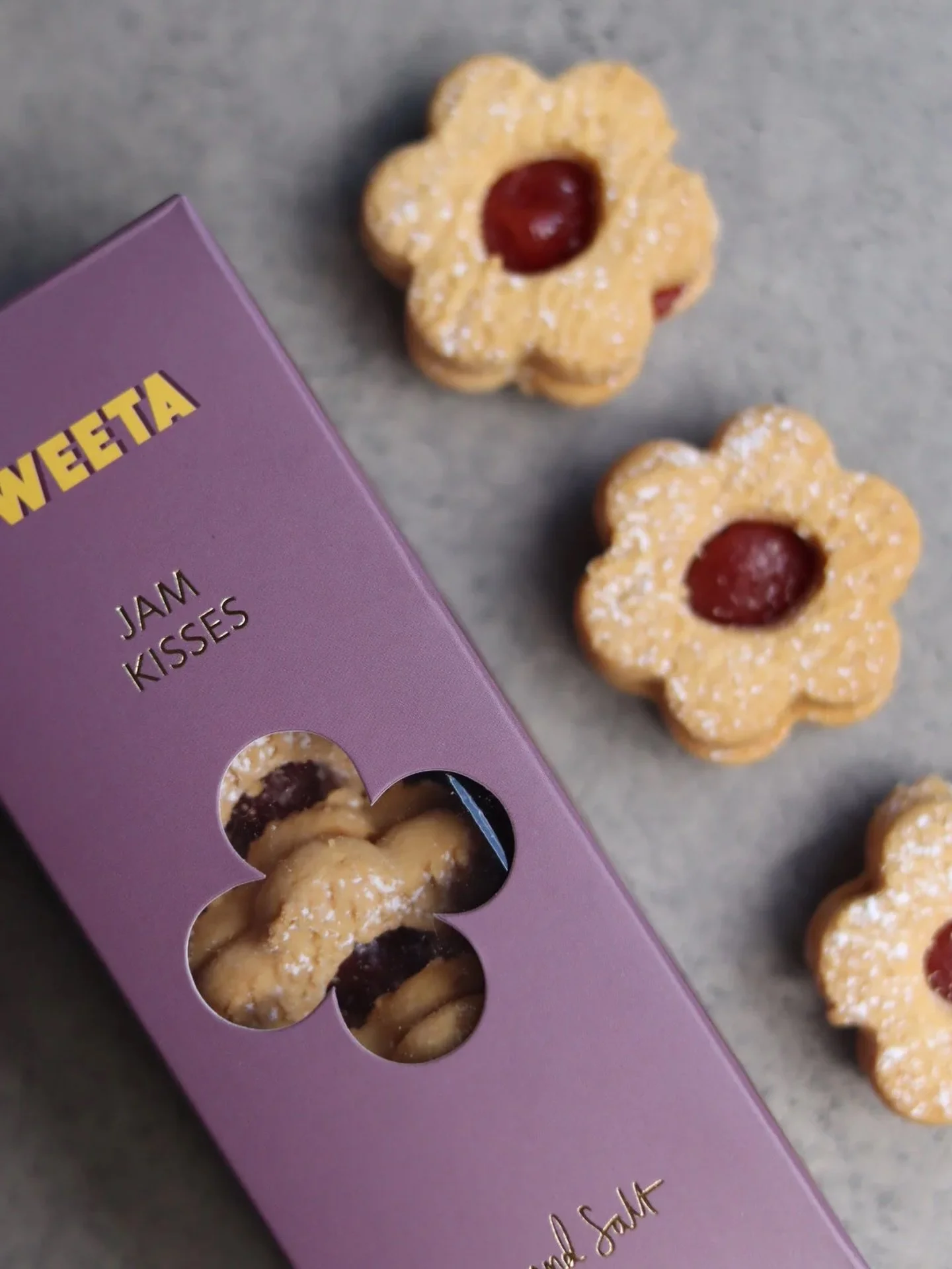 J A M.  K I S S E S. 

Some gifts say it with flowers&hellip;
Some gifts say it with jam-filled biscuits and zero self control 🍓✨

These little Jam Kisses are the kind of treat that mysteriously disappear within minutes of opening. Buttery, crumbly,