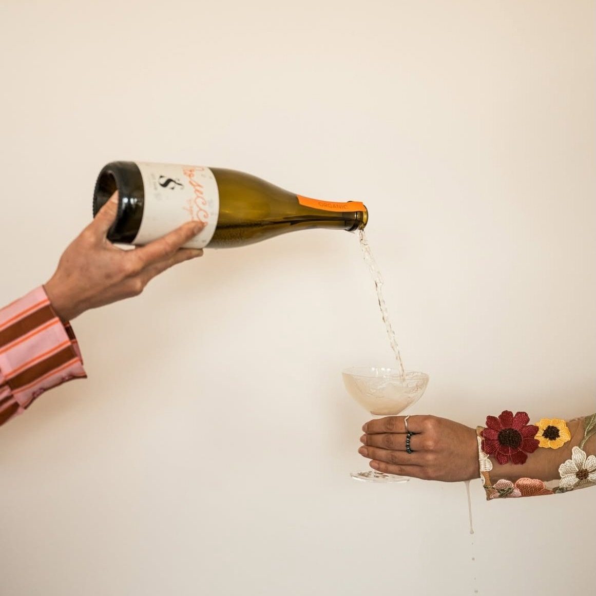 P R O S E C C O 

Sometimes the flowers say it all&hellip;
and sometimes you send flowers and bubbles because the moment calls for it. 🥂🌸

Our See Saw Organic Prosecco is the ultimate little upgrade to any bouquet &mdash; crisp, refreshing and basi