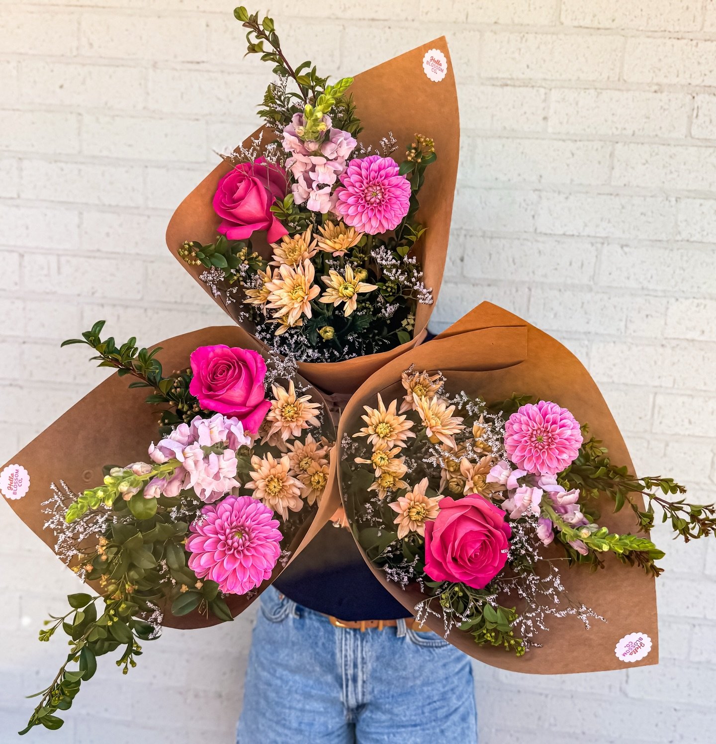 T U E S D A Y 

Well hello there, little pocket of happiness.

Today&rsquo;s bunch is bringing sweet, soft blooms with a pop of hot pink sass &mdash; the perfect mix of pretty and playful 🌸✨

She&rsquo;s serving up:
🌸 Pink Dahlias (round little sho