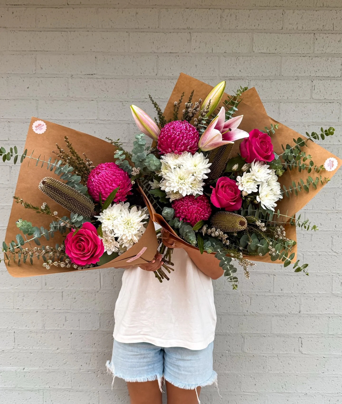T H U R S D A Y 

Thursday&rsquo;s bunch is bringing hot pink energy with a soft, creamy twist &mdash; she&rsquo;s a little bit fancy, a little bit wild, and fully stealing the show 🌿✨

She&rsquo;s showing off:
🌸 raspberry big mum chrys (big bloom 