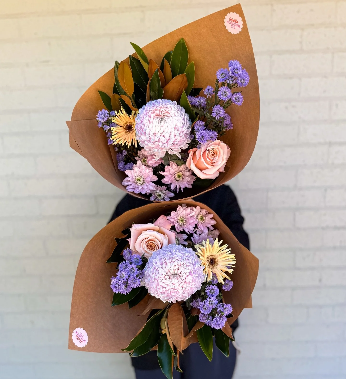 W E D N E S D A Y

Today&rsquo;s bunch is bringing dreamy pastels, fluffy textures and just enough pop to keep things interesting 🌿✨

She&rsquo;s serving up:
🌸 Disbuds (the main event, obviously)
🌹 Blush roses (pretty but powerful)
🌼 Gerberas (a 