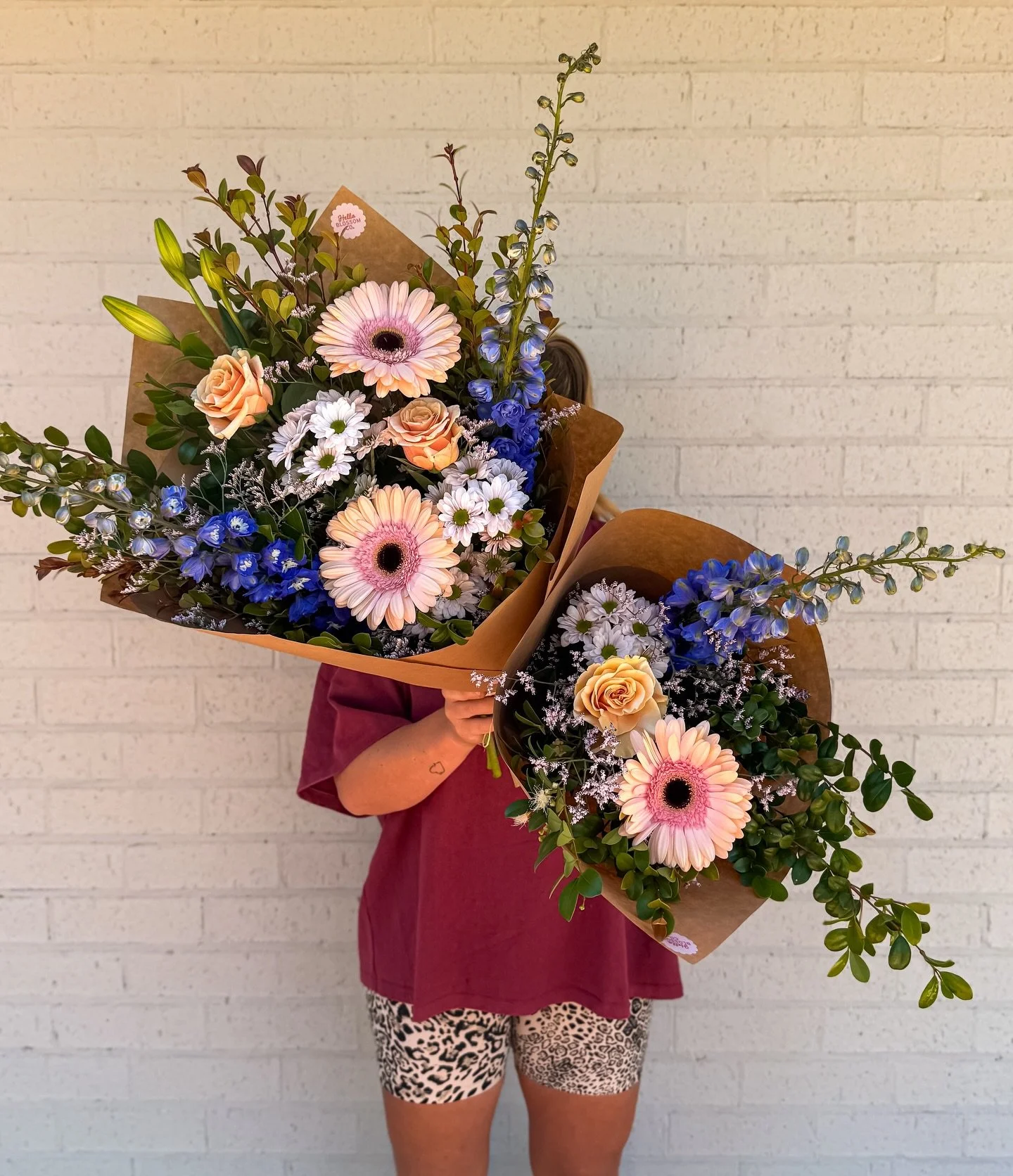 F R I Y A Y 

Soft girl meets a little bit spicy&hellip; and we are OBSESSED 😮&zwj;🔥

Fridays bunch is bringing dreamy pastel tones with a cheeky pop of bold 💙🌸

She&rsquo;s serving up:
🌸 Peachy gerberas (main character energy)
🌹 Buttery aprico