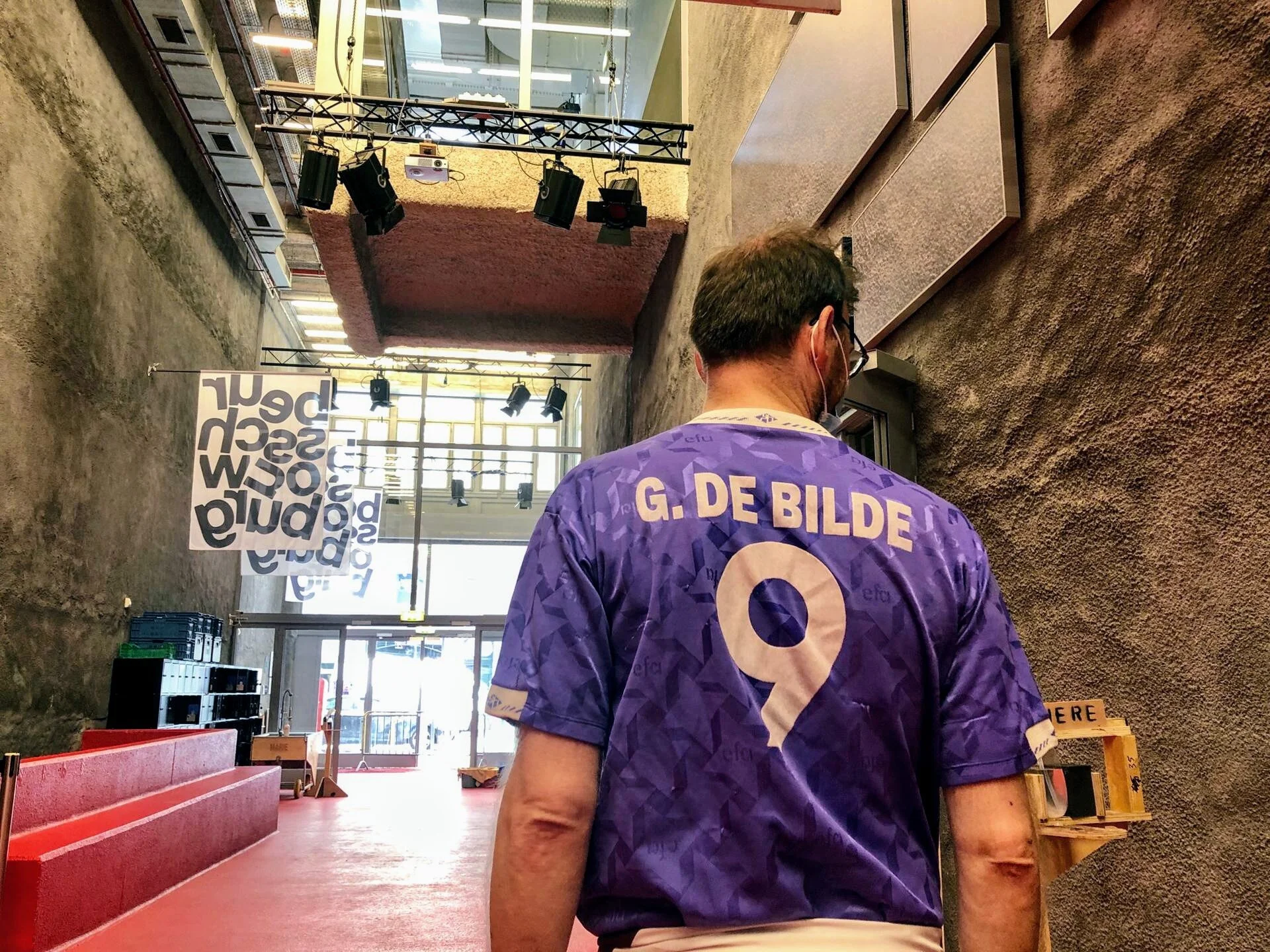 Boire du café avec De Bilde