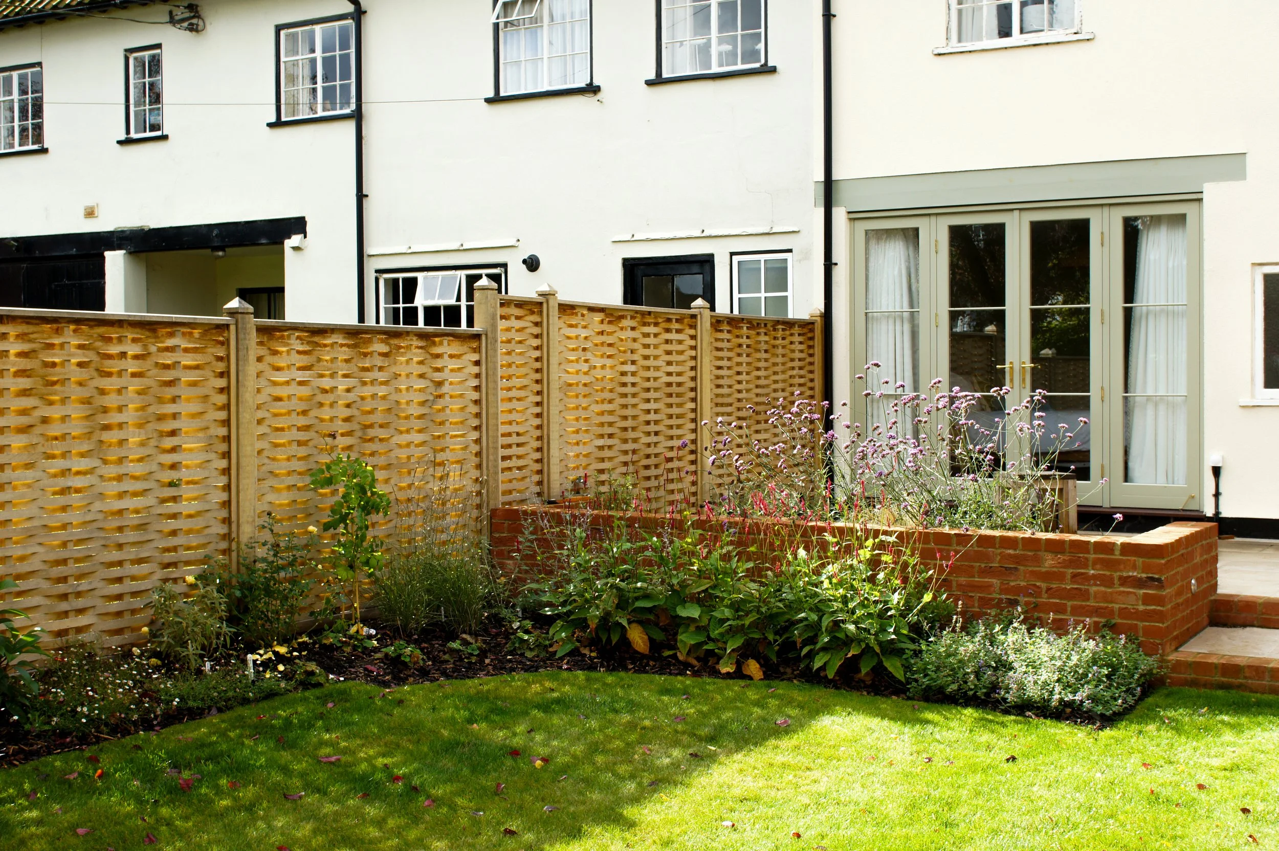 Garden_0005_replacewith wooden surrounding.jpg