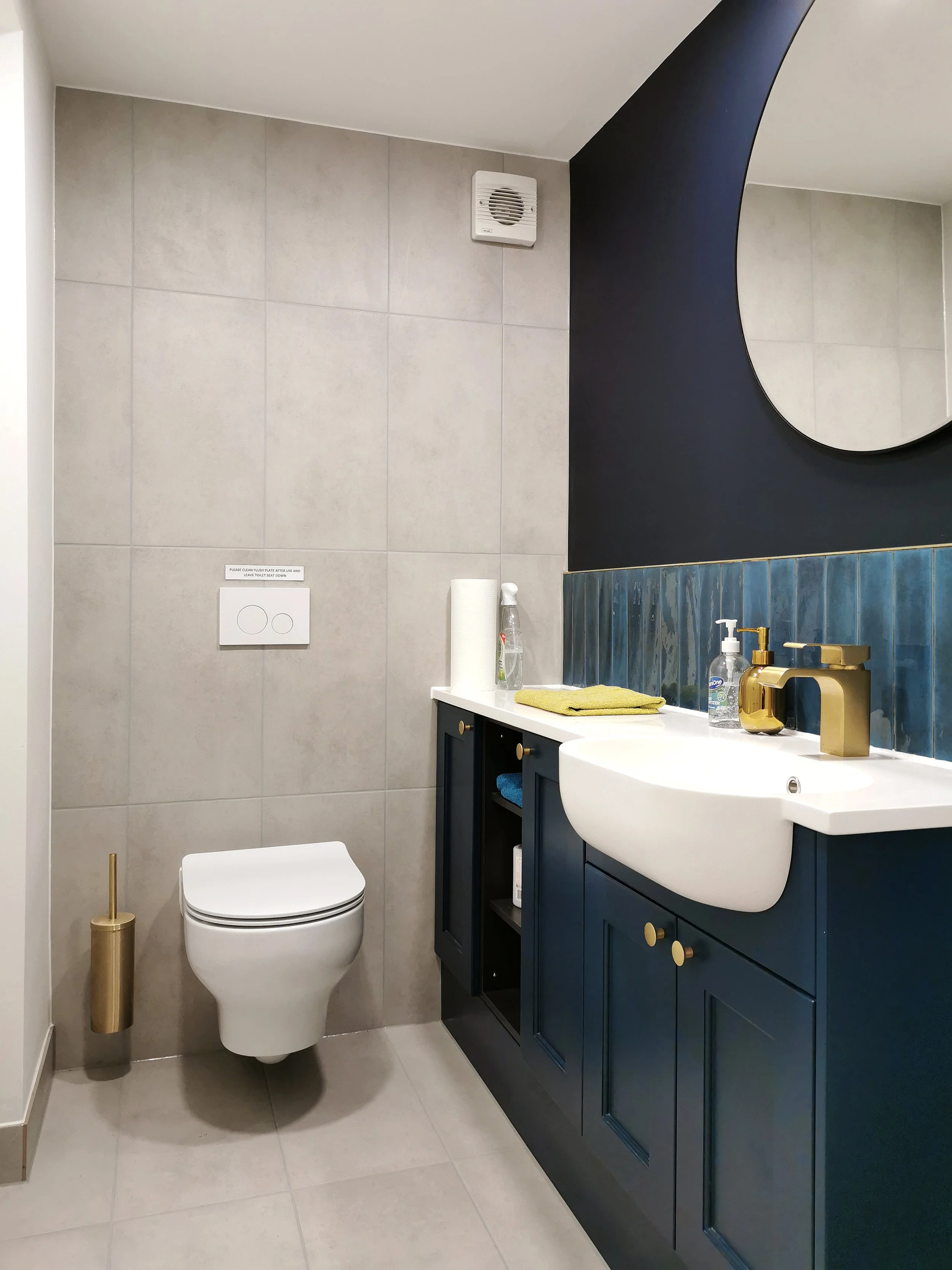 Toilet.jpg