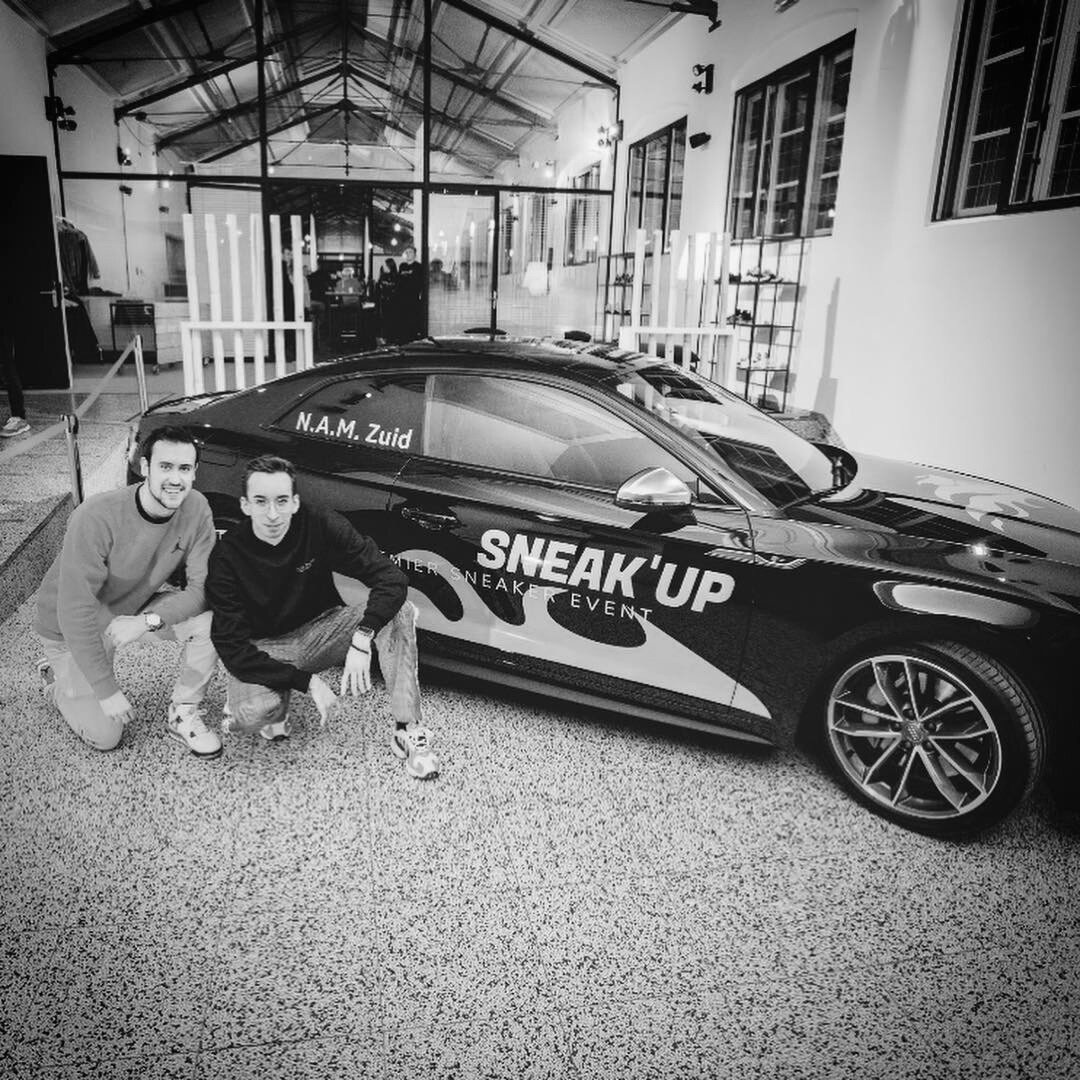 Gilles Arens & Johnas Claes , Sneak’Up . Afgestudeerd binnen Office Management. Sneak’Up is gegroeid vanuit een praktijkproject binnen de opleiding waar ze de eerste sneaker conference van België organiseerden.. Ze schreven hun bachelorproef over de toekomst van sneakers en momenteel werken ze aan een nieuw platform over alles wat met premium sneakers te maken heeft.