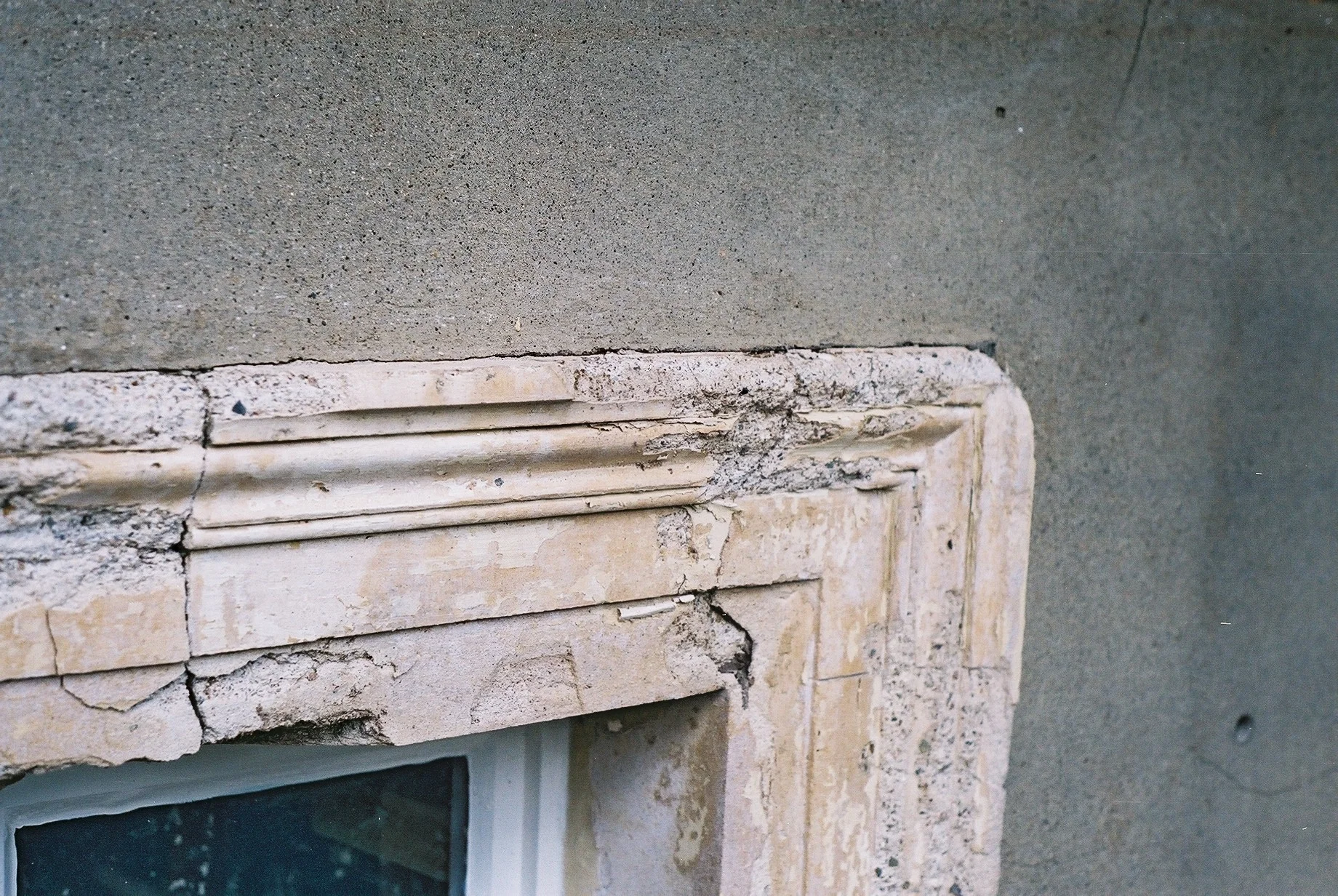 49 window moulding 2.jpg