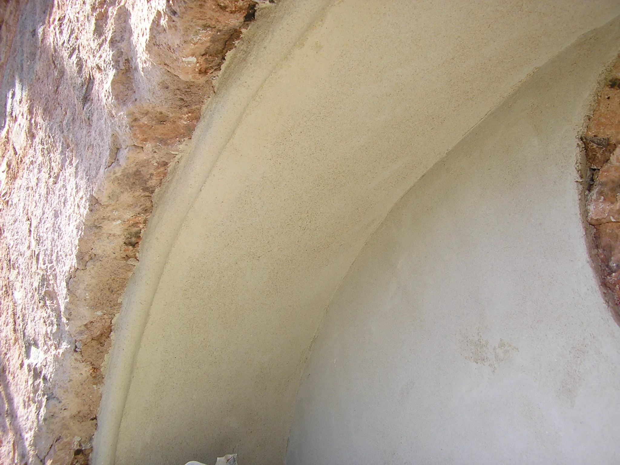 82 lime plasterwork with formed bullnose edging.jpg