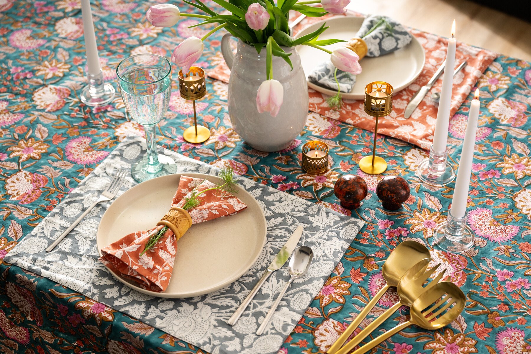 RS72036_Spring 2025-Global Glam Table_0001_scr.jpg