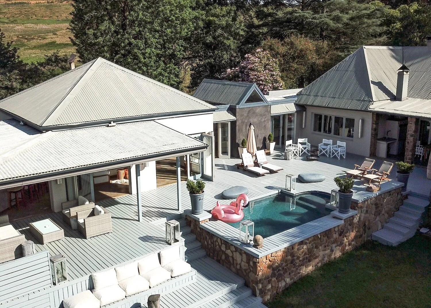 No masks required : Breathe in the fresh Drakensberg air at Qambathi Mountain Lodge