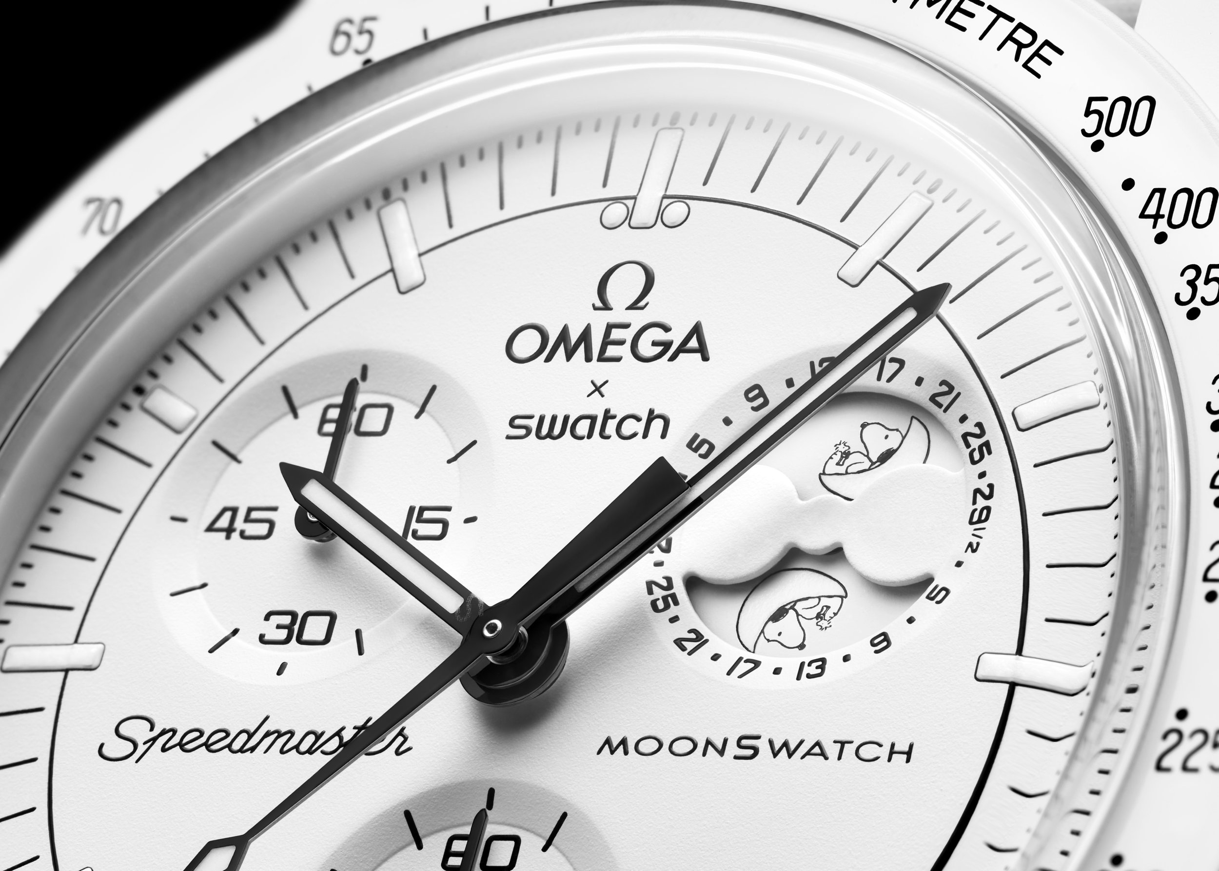 sc01_24_BioceramicMoonSwatch_MissionToTheMoonphase_close-up dial.jpg