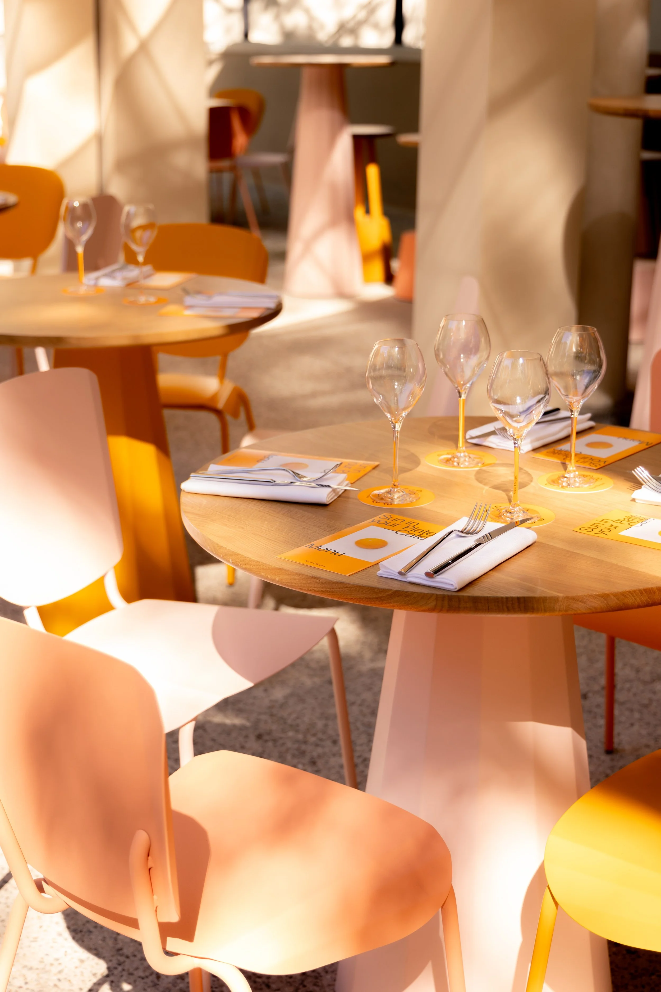 1. Veuve Clicquot_Emotions of the Sun_Café.jpg