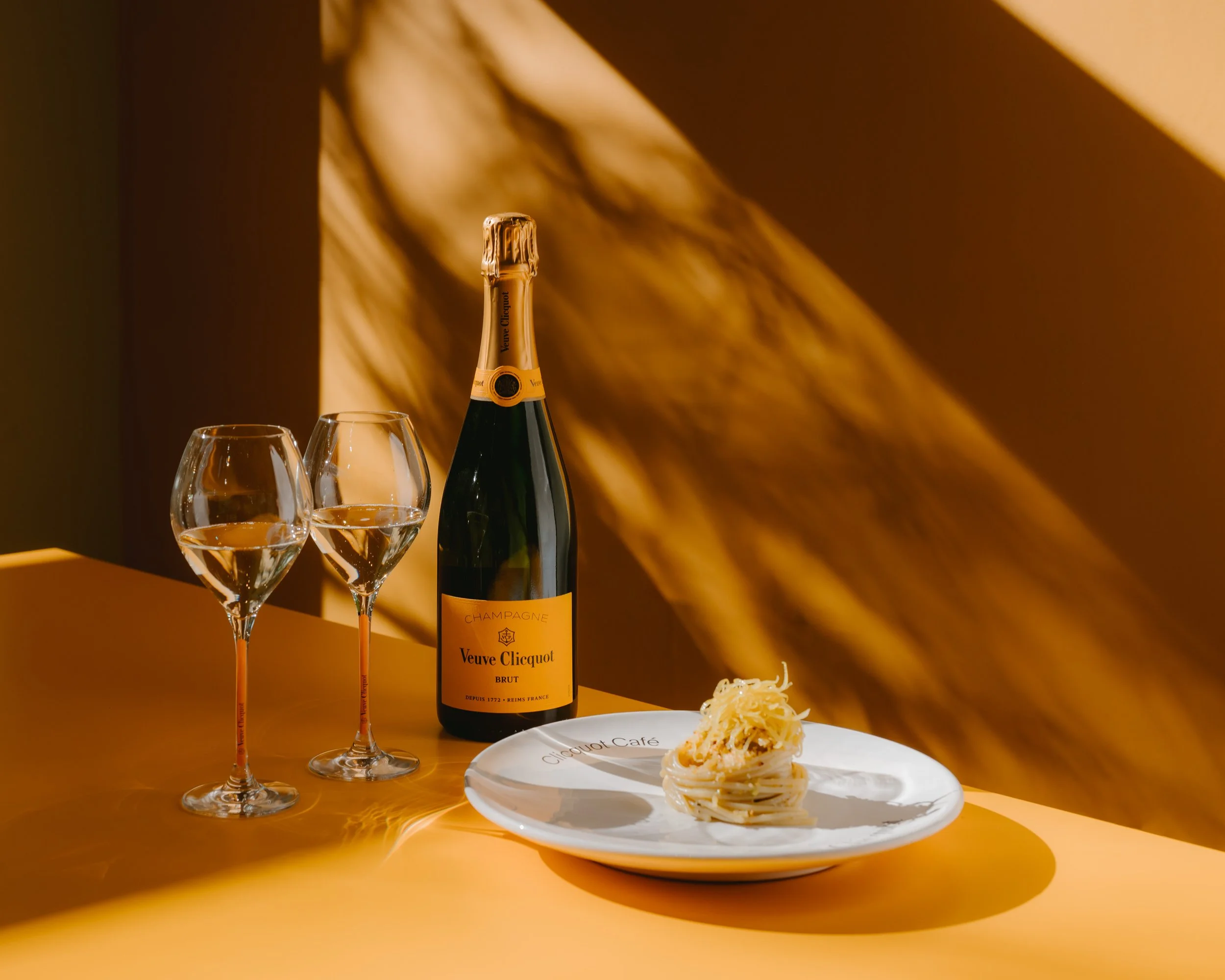 4. Veuve Clicquot_Emotions of the Sun_Café.jpg