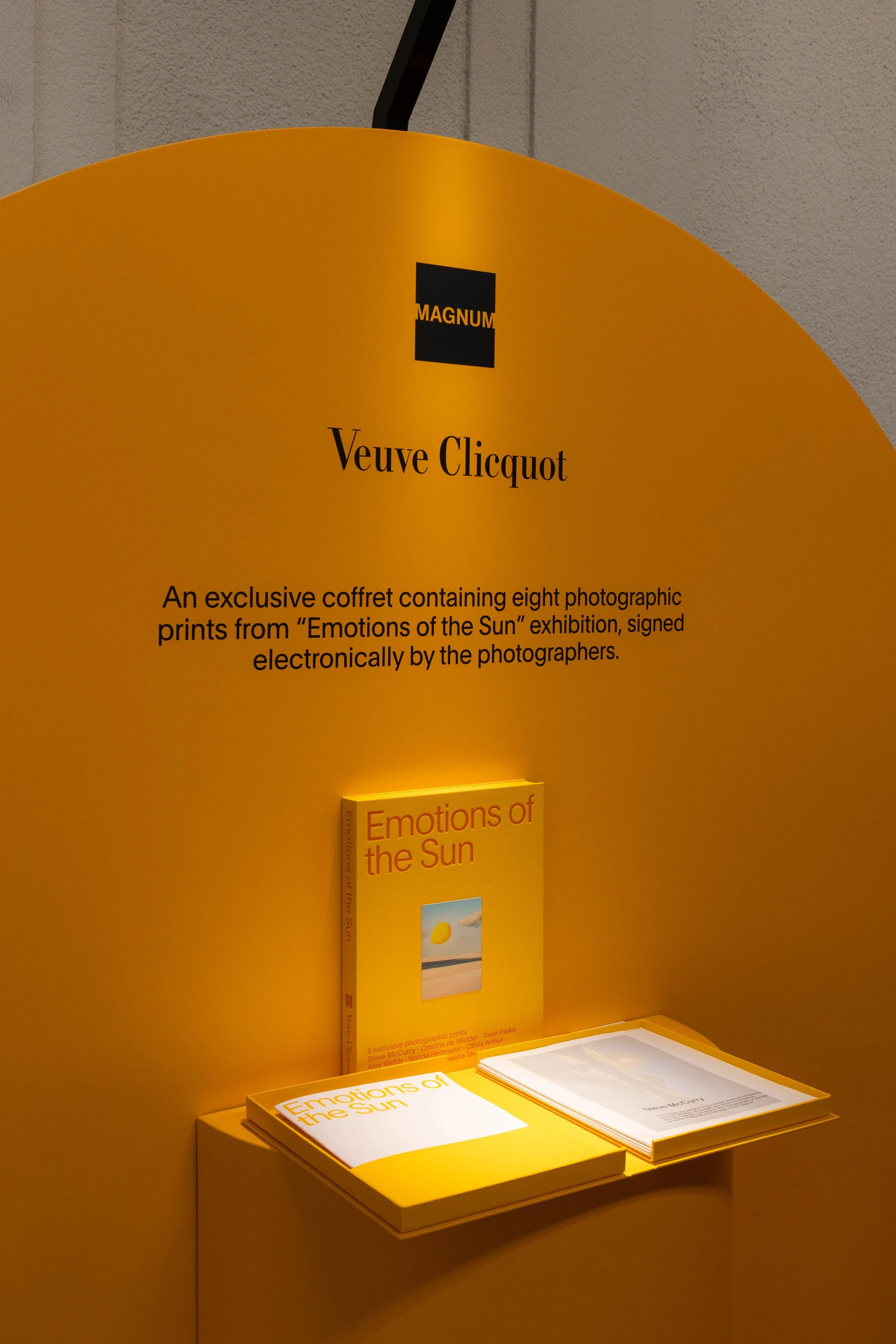 5. Veuve Clicquot_Emotions of the Sun_Boutique.jpg