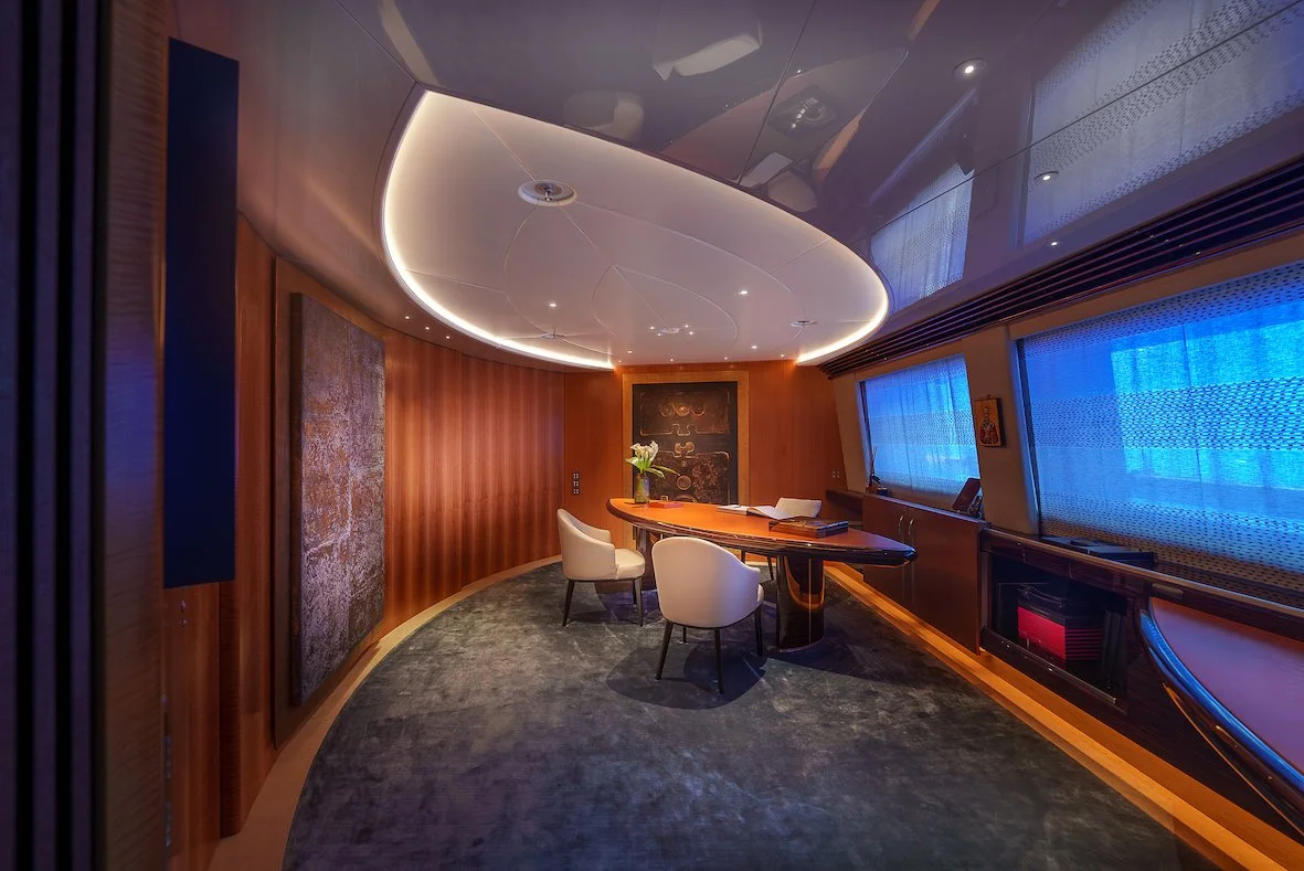 Jumeirah Maltese Falcon_Interior_Bureau_Desk.jpg