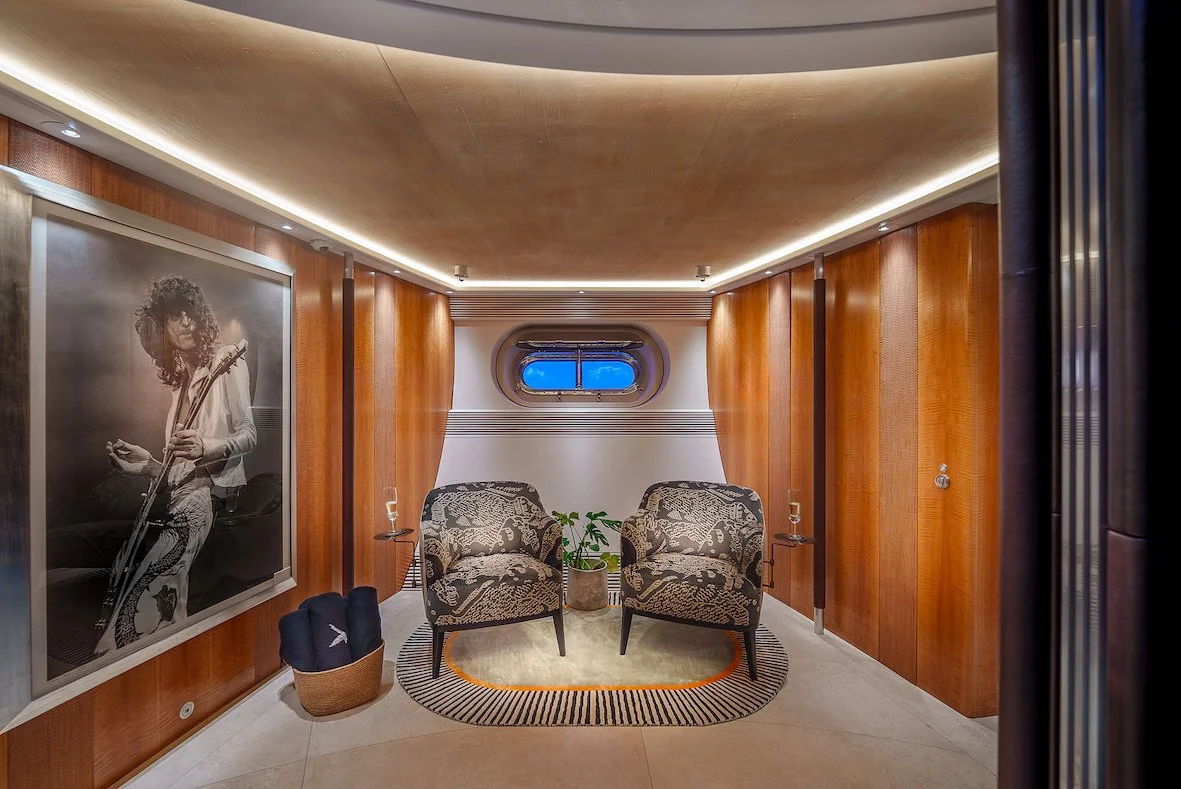 Jumeirah Maltese Falcon_Interior_Seating Area with Artwork.jpg