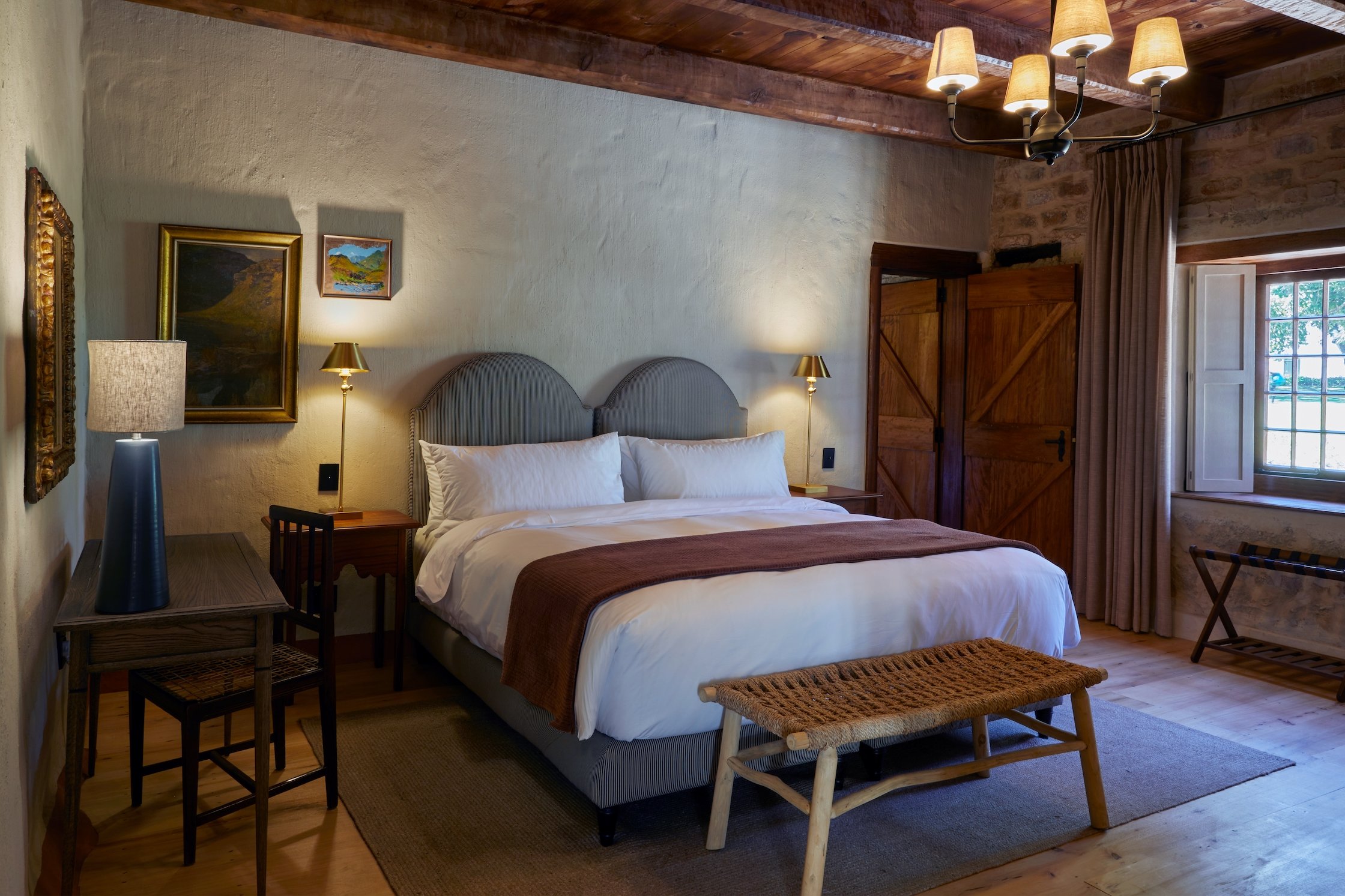 JH Luxury Suite  (3).jpg