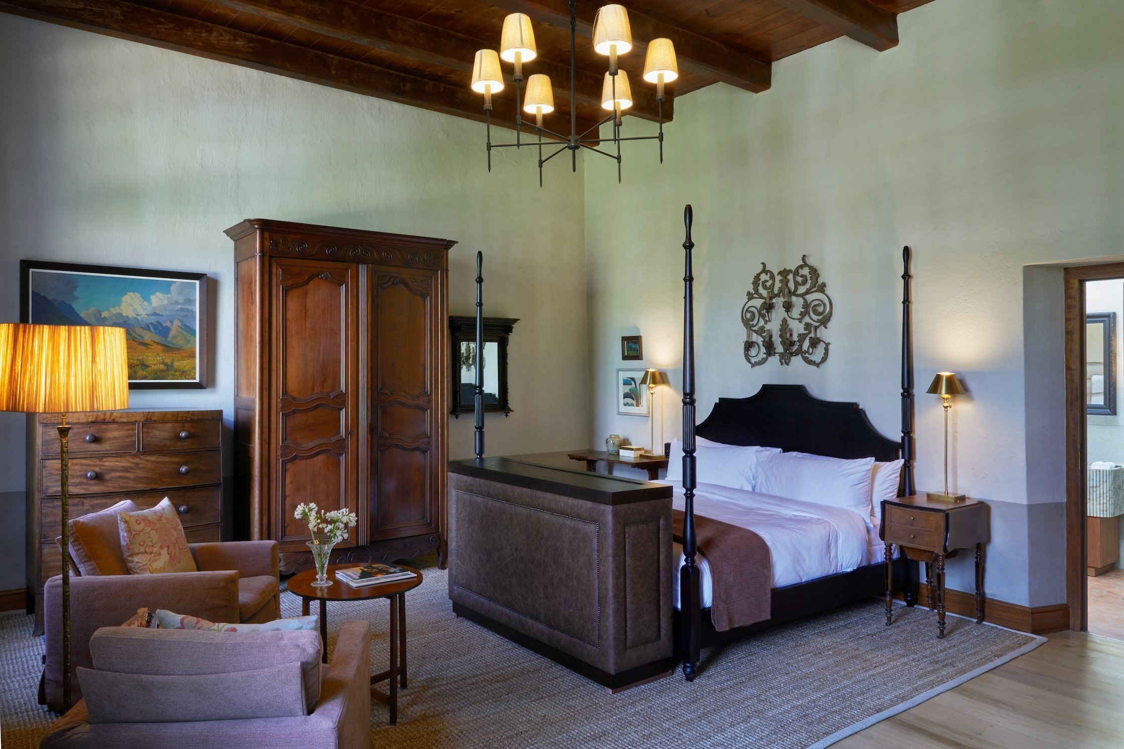 MN Deluxe Room  (6).jpg