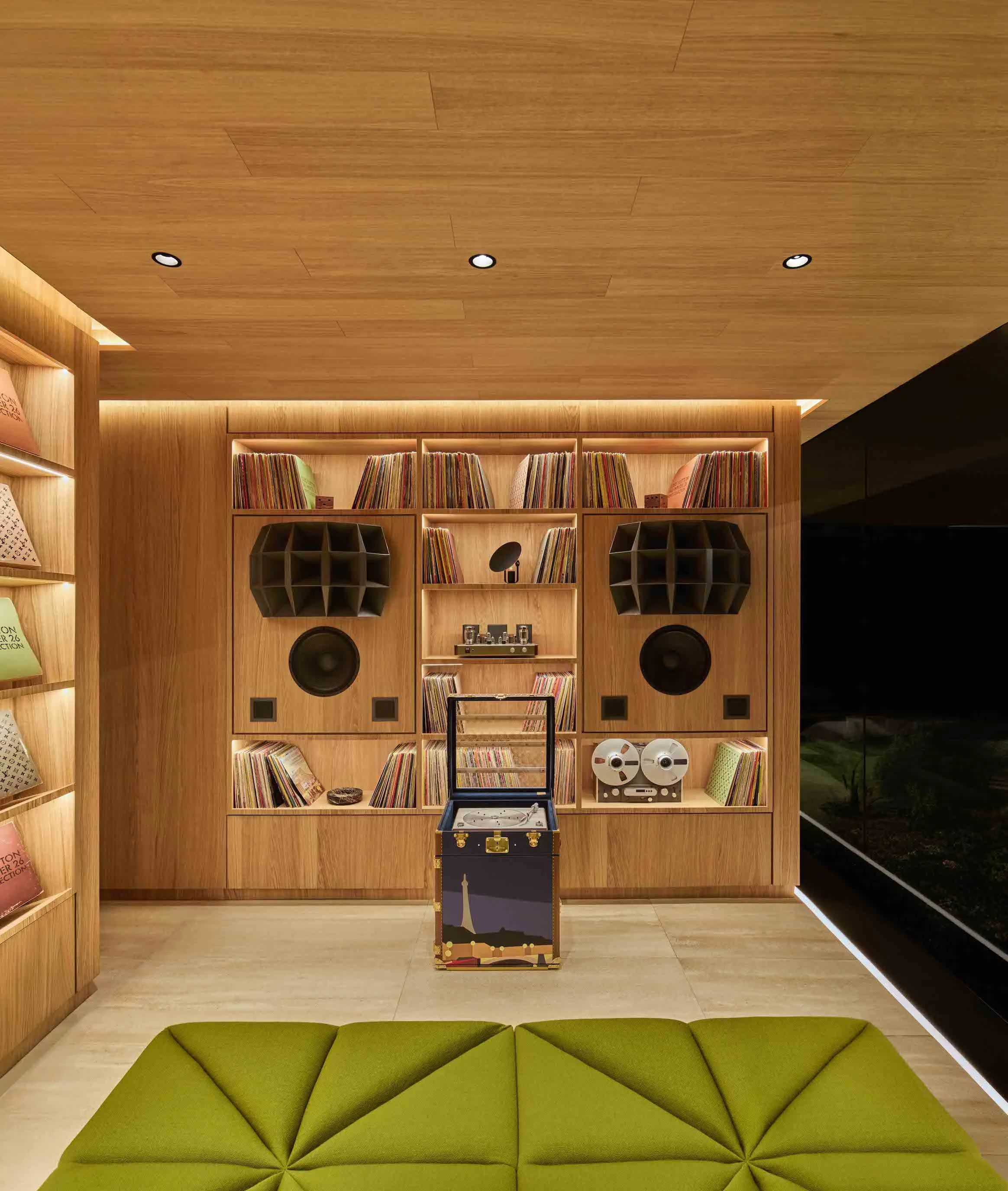 LOUIS VUITTON MENrsquo;S FALL WINTER 2026 EMPTY SET_ 9-28.jpg