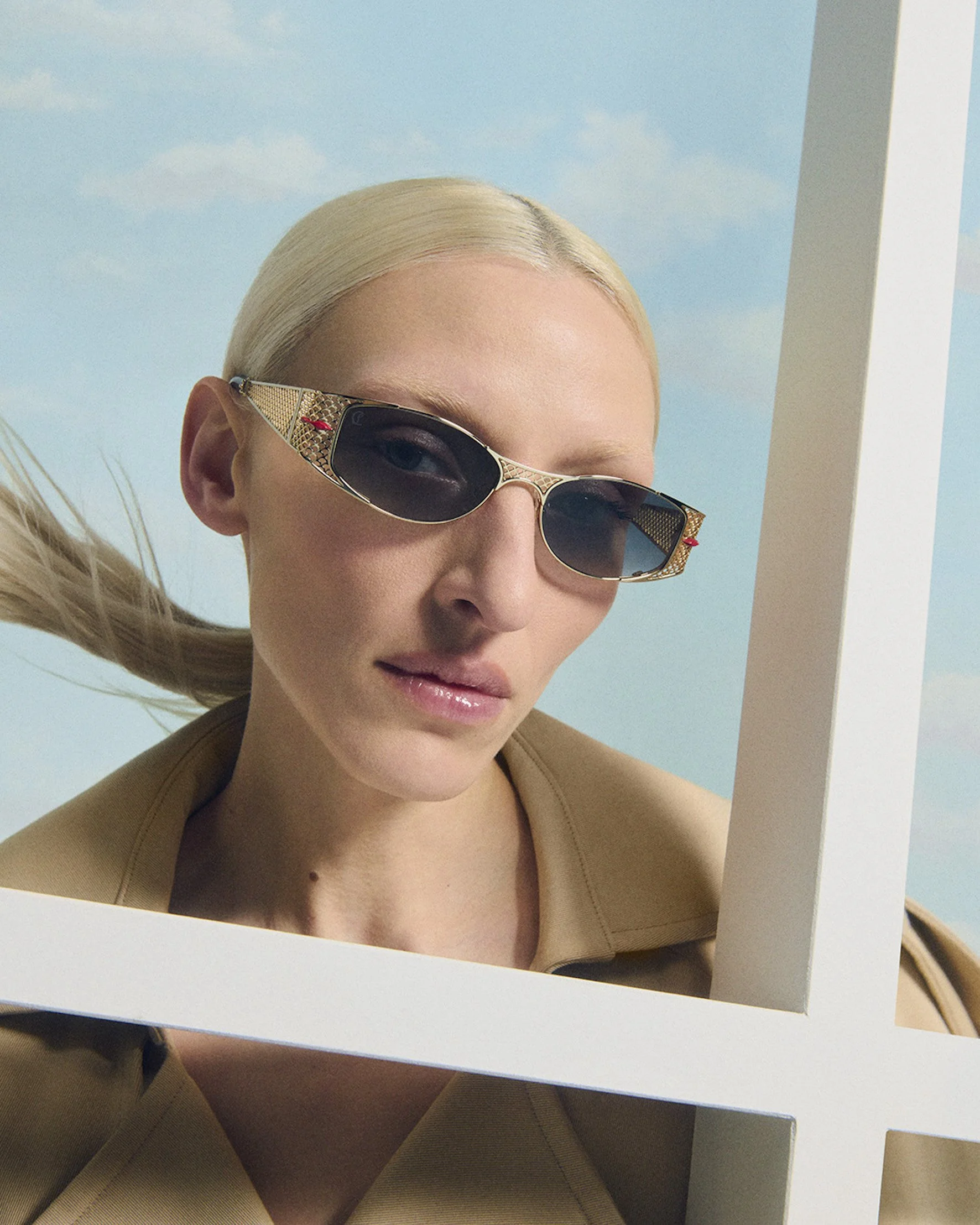 Shot 20_Image 14B_Eyewear_077_V4_4x5.jpg