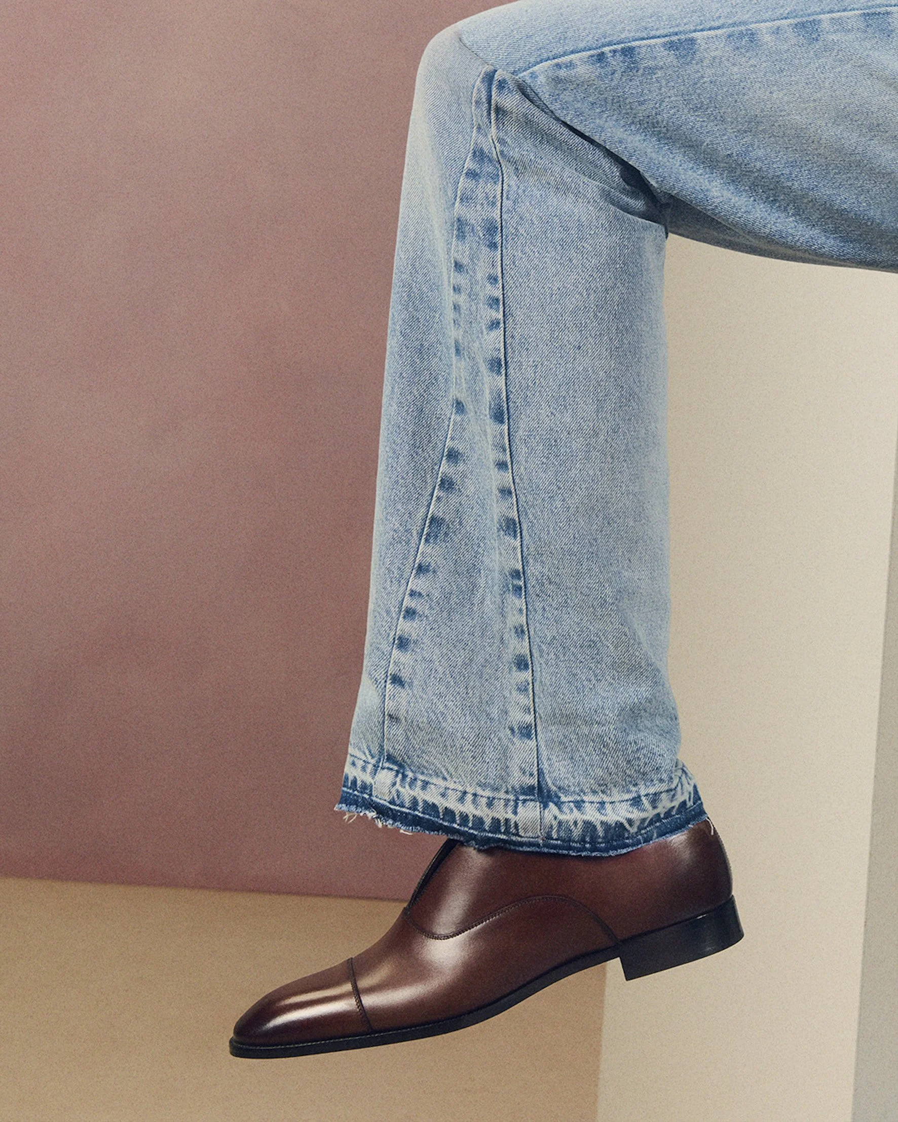 Shot 25_Image 3_Shoes_015_V4_4x5.jpg