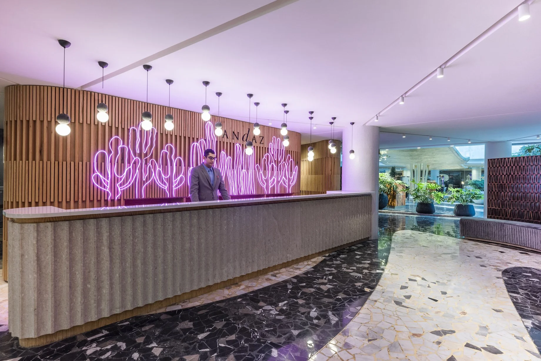 MEXAZ-Motor-Lobby -DUF_3226 j ok.JPG