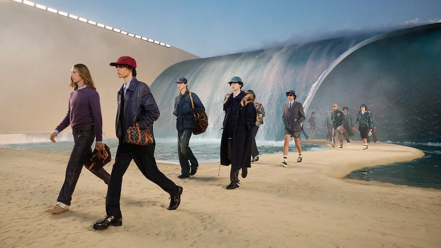 LOUIS-VUITTON-MENrsquoS-SPRING-SUMMER-EMPTY-SET-FINALE-1.jpg