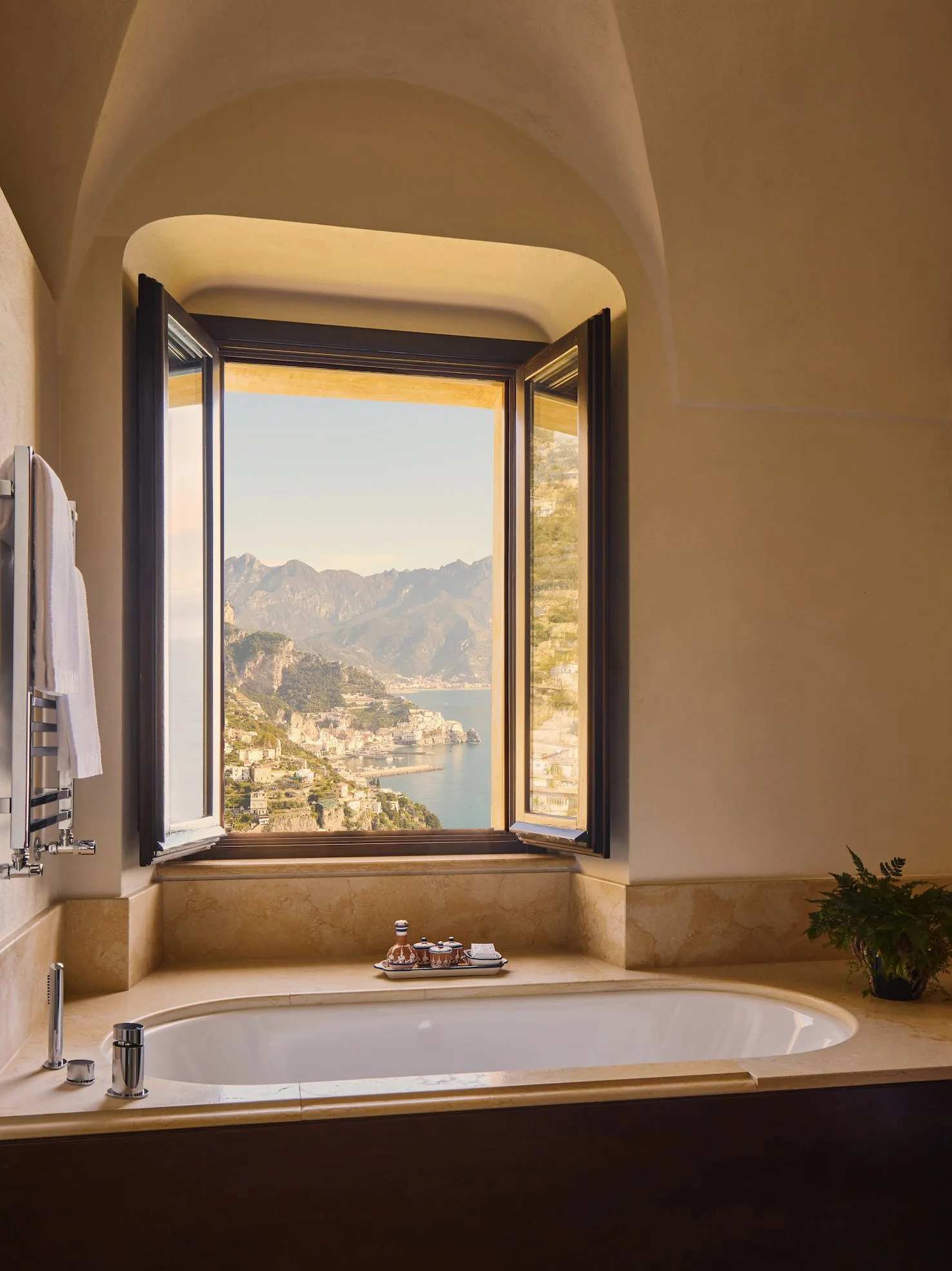 MSR_DeluxeRoomBathtubView.jpg