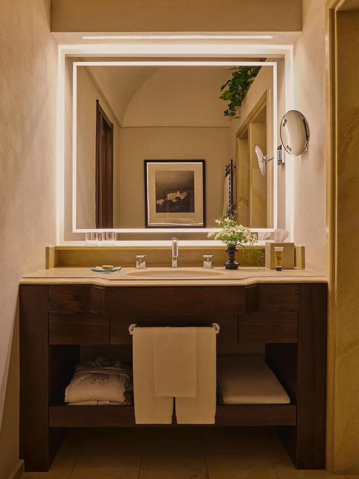 MSR_SuperiorRoomBathroomVanity.jpg
