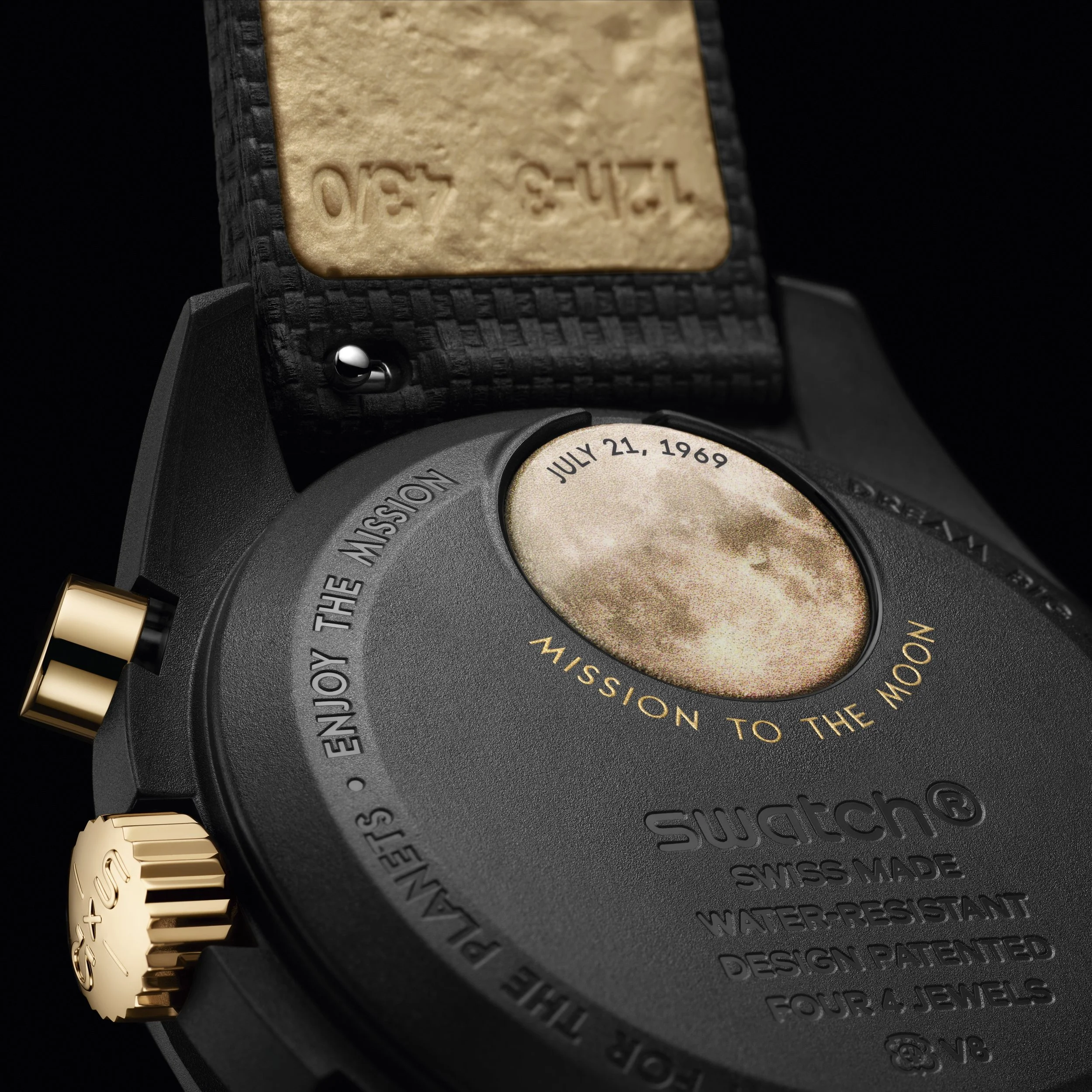 sp01_26_Moonswatch_1969_SSX01B700_picture_close-up back_HD.jpg