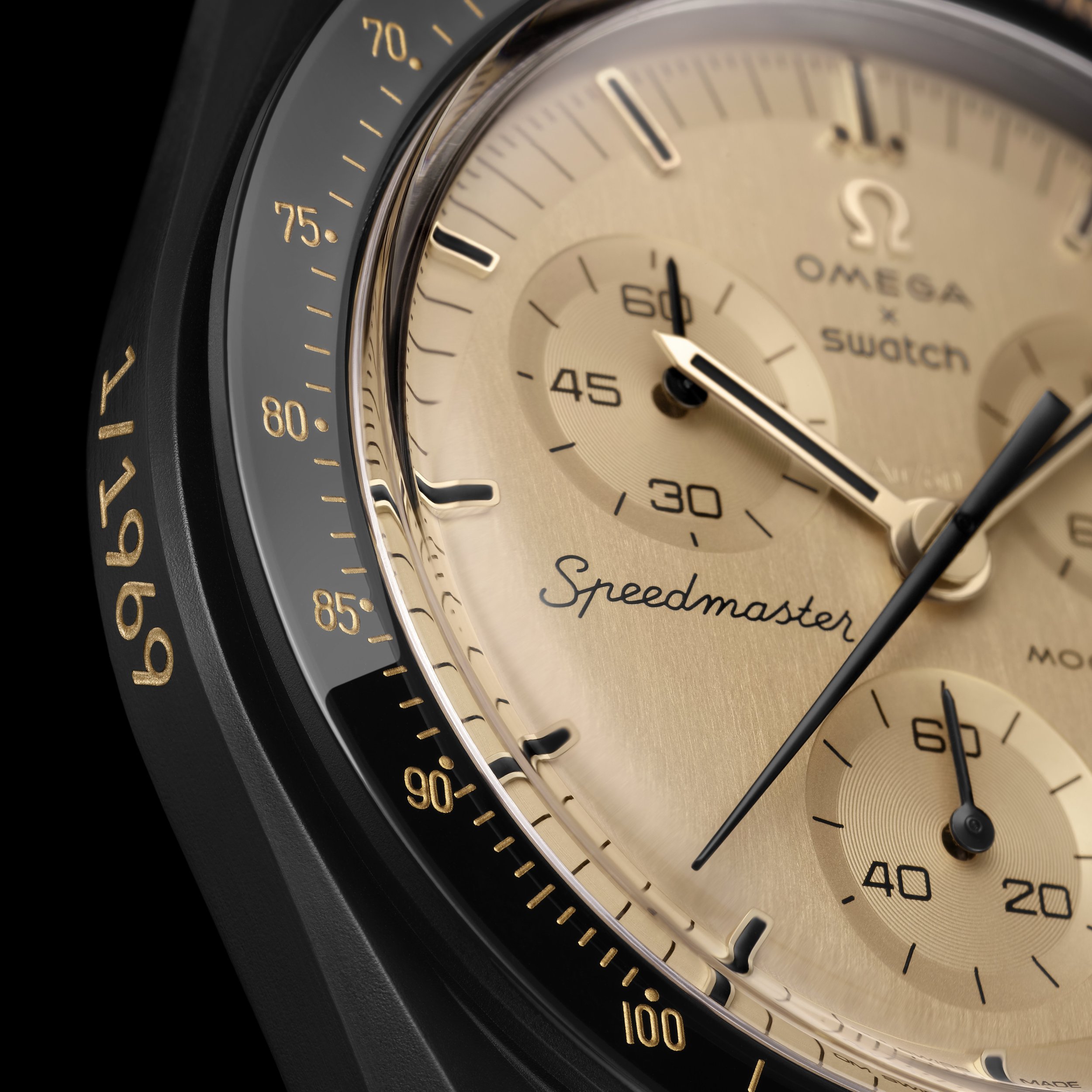 sp01_26_Moonswatch_1969_SSX01B700_picture_close-up bezel_HD.jpg
