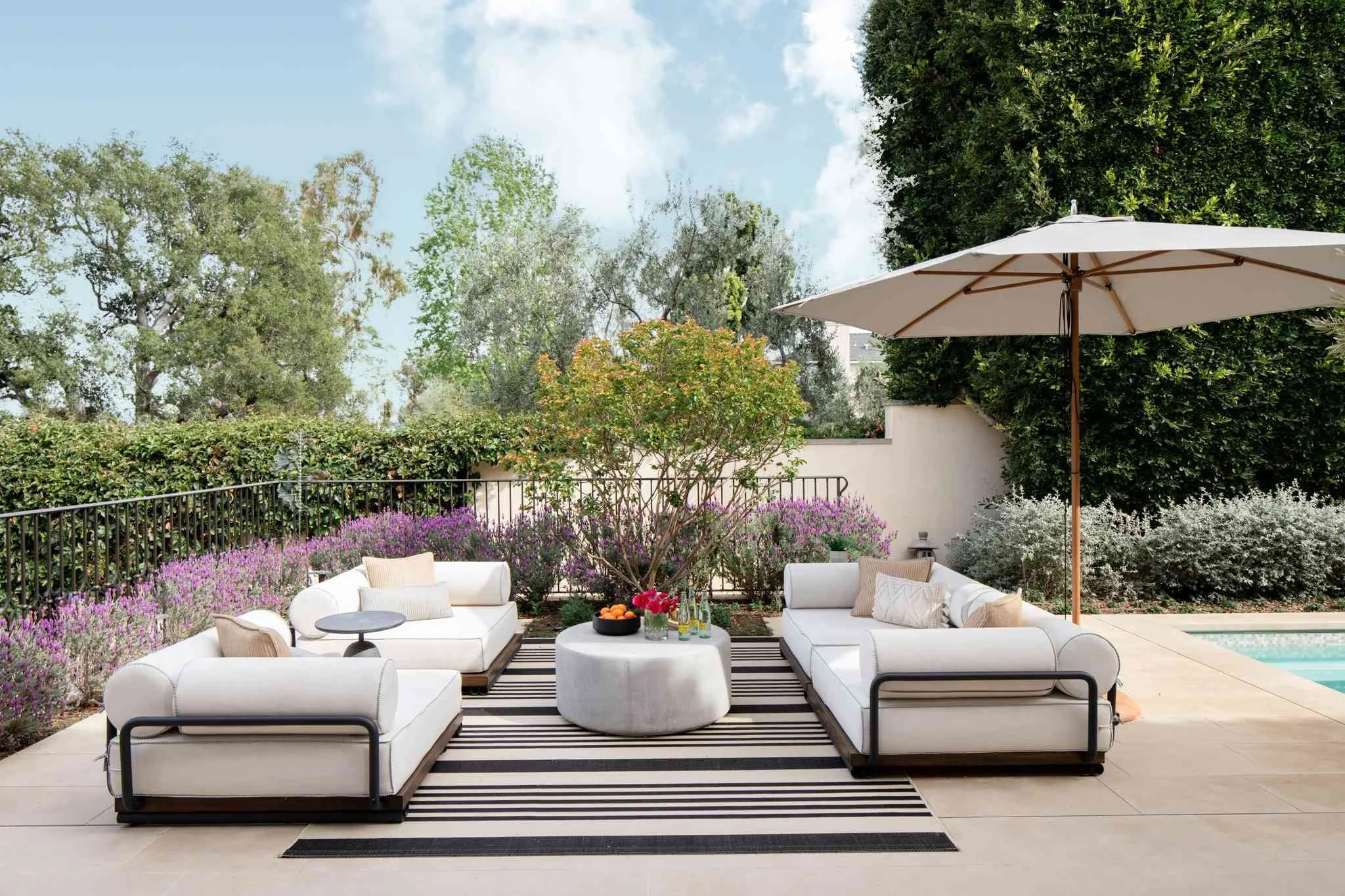 Modern Outdoor Living Trends: Patios &amp; Design