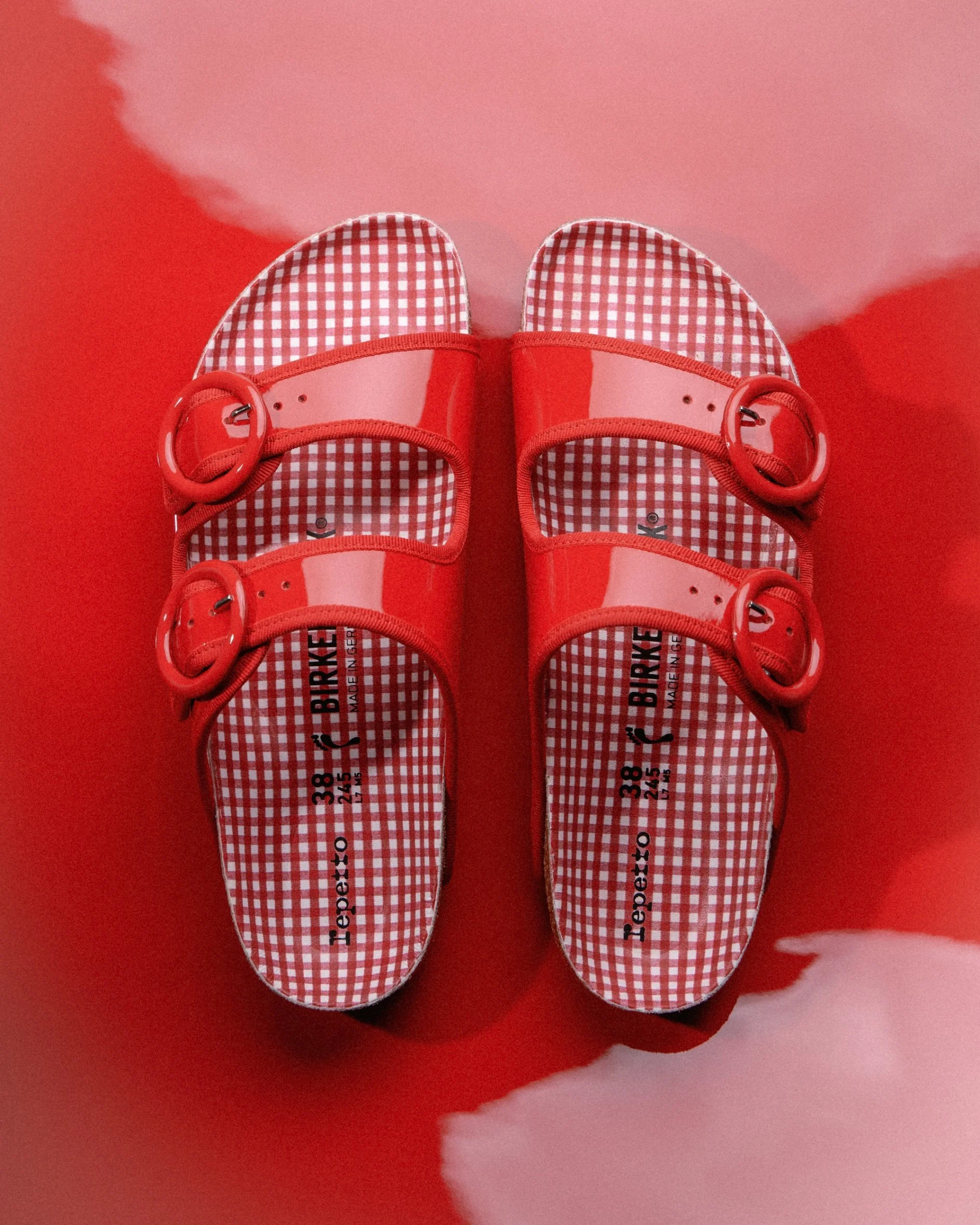 BIRKENSTOCK x Repetto Arizona Flame Red (R8 999)_2.jpg