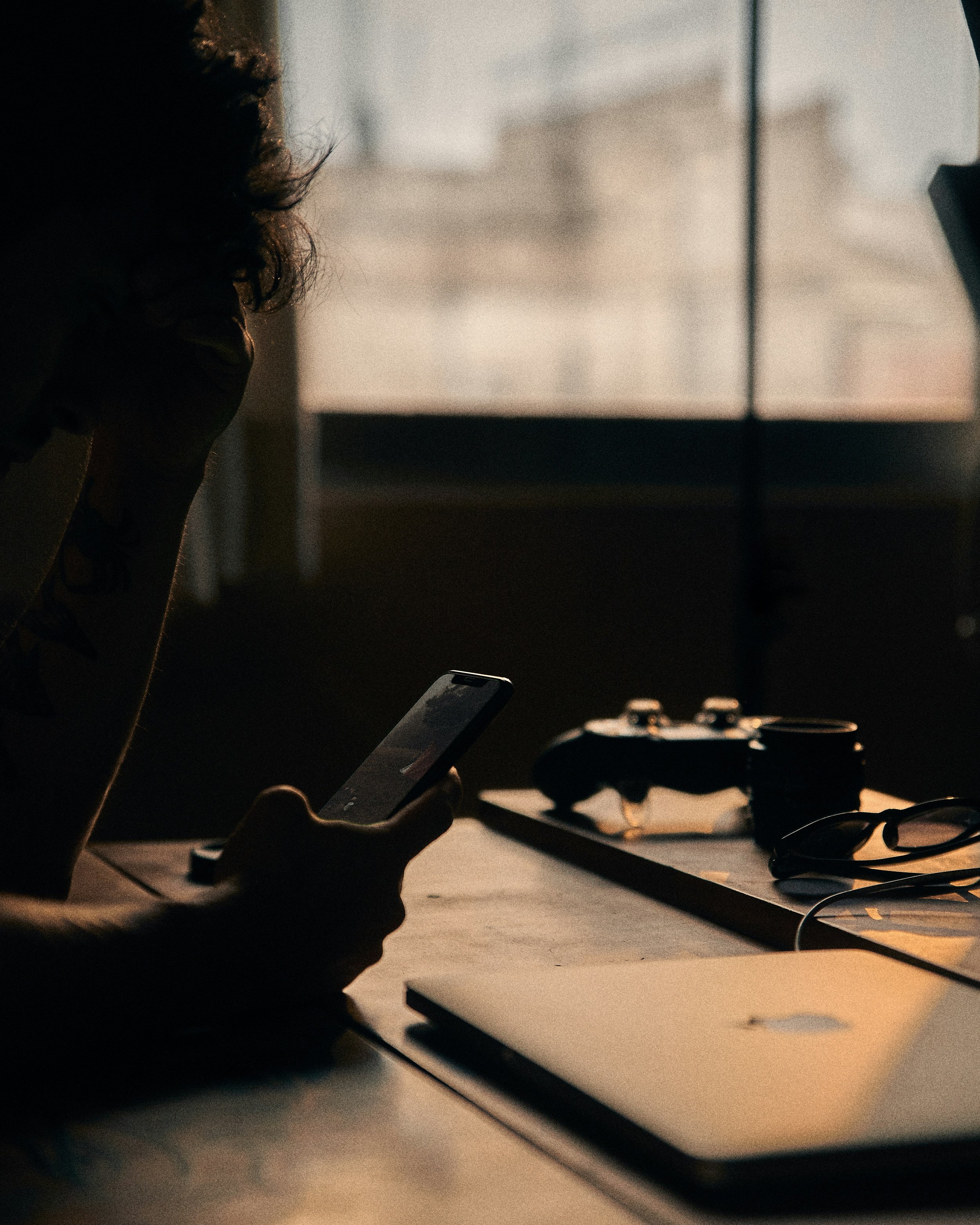 How Long Hours in Front of a Screen Affect Your Head